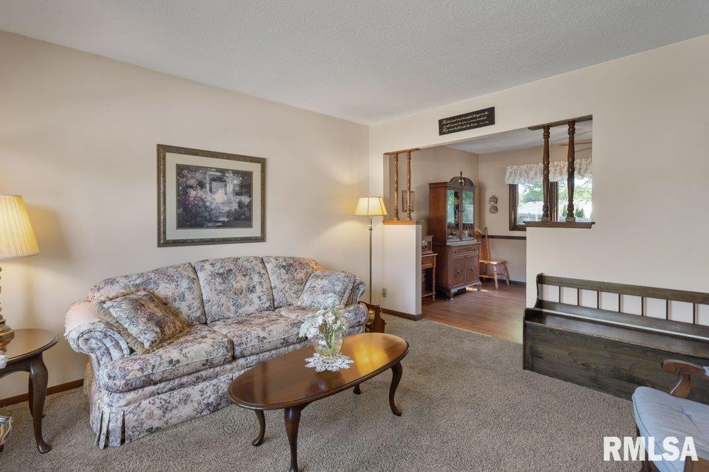 3381 Sunny Hill Drive, Bettendorf, Iowa image 6