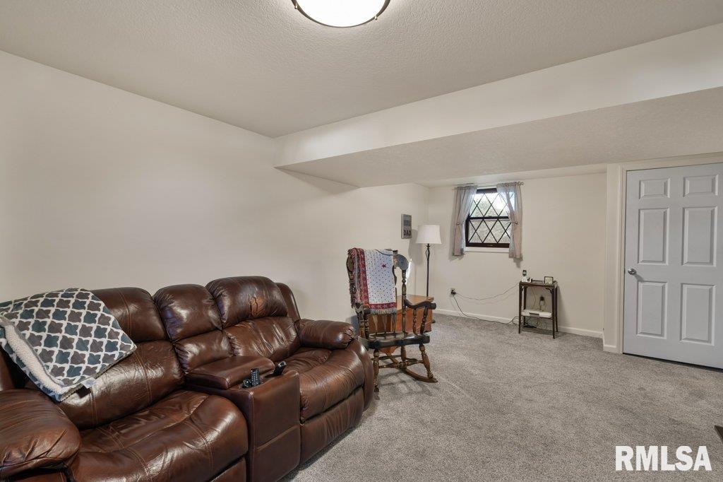 3381 Sunny Hill Drive, Bettendorf, Iowa image 25