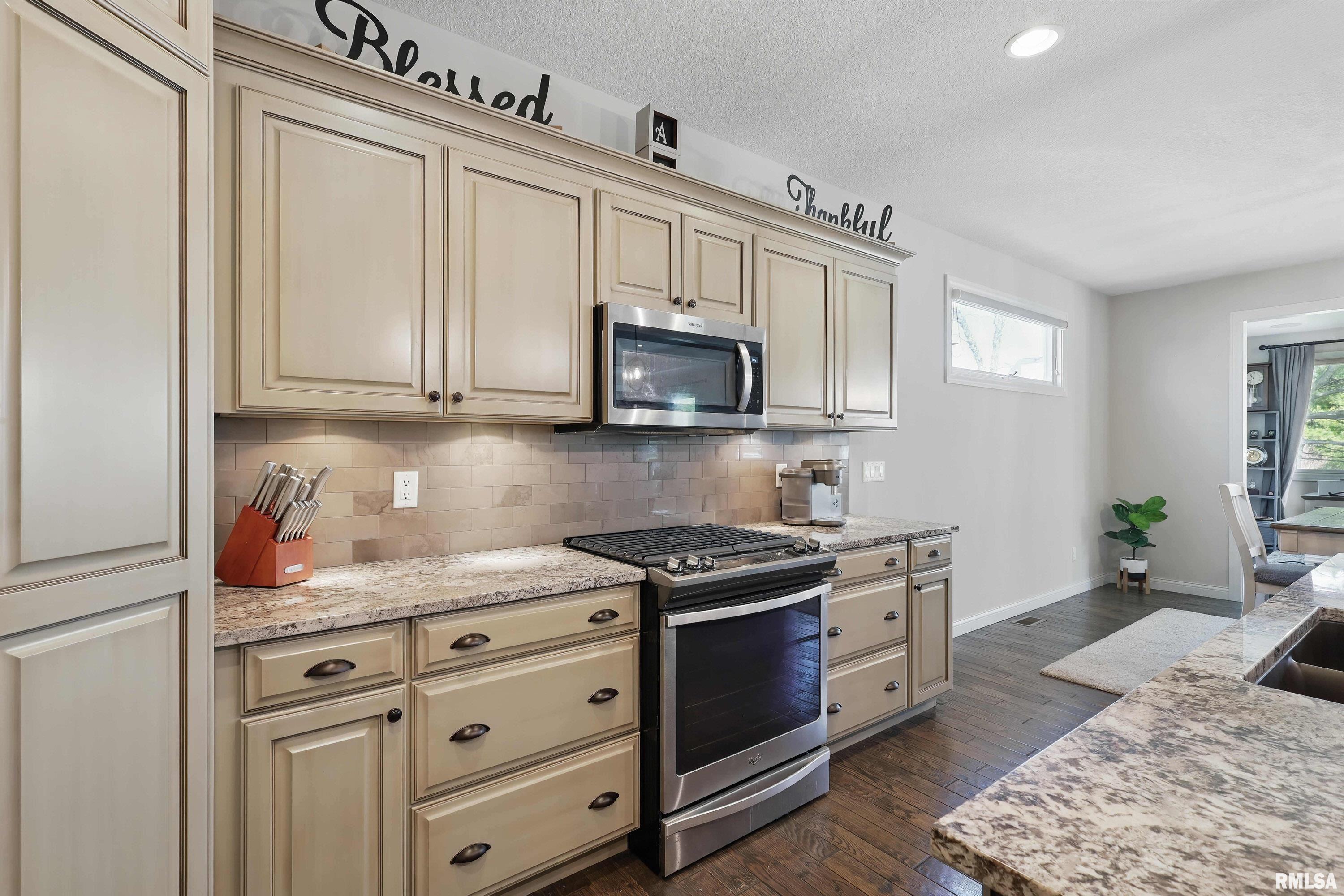5106 N Richmond Circle, Bettendorf, Iowa image 11