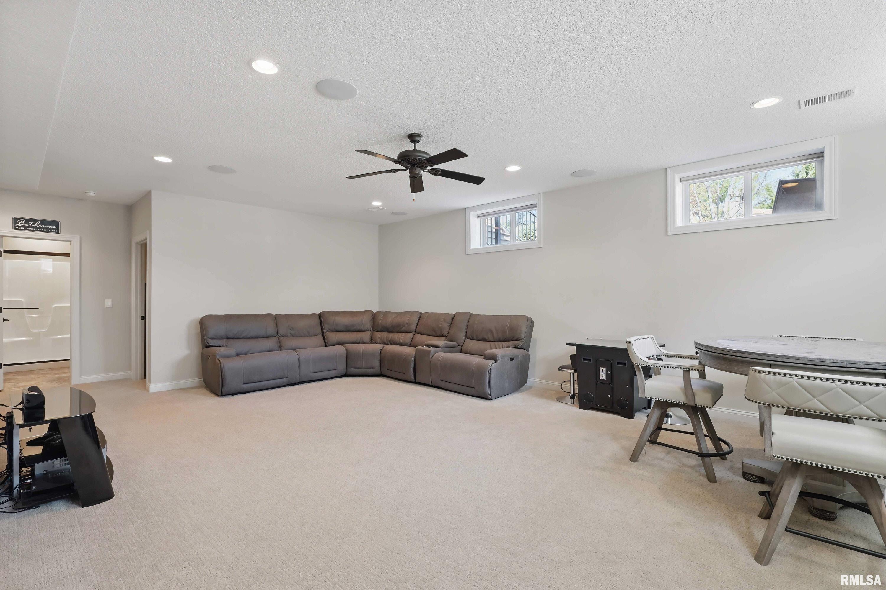 5106 N Richmond Circle, Bettendorf, Iowa image 26