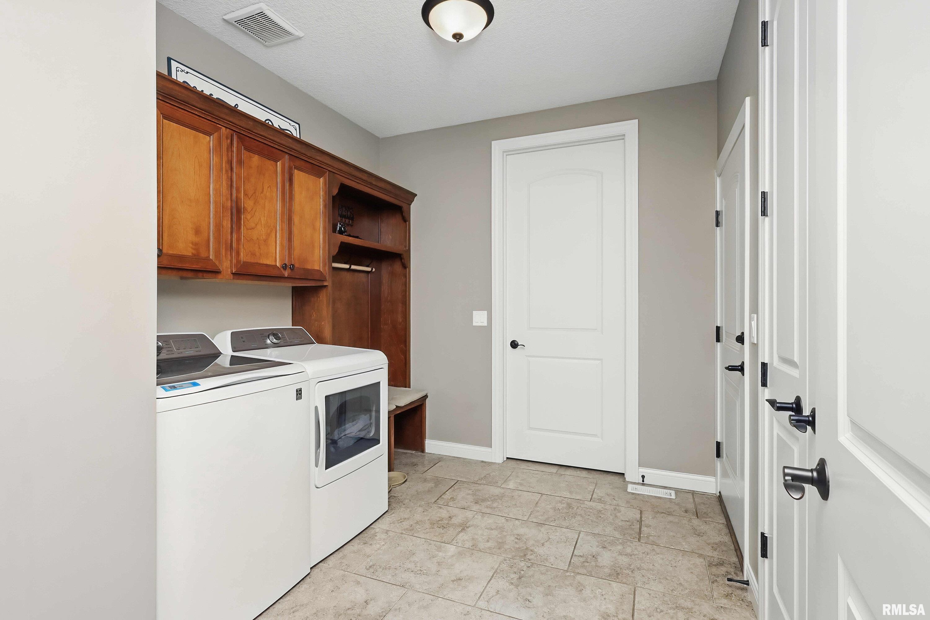 5106 N Richmond Circle, Bettendorf, Iowa image 32