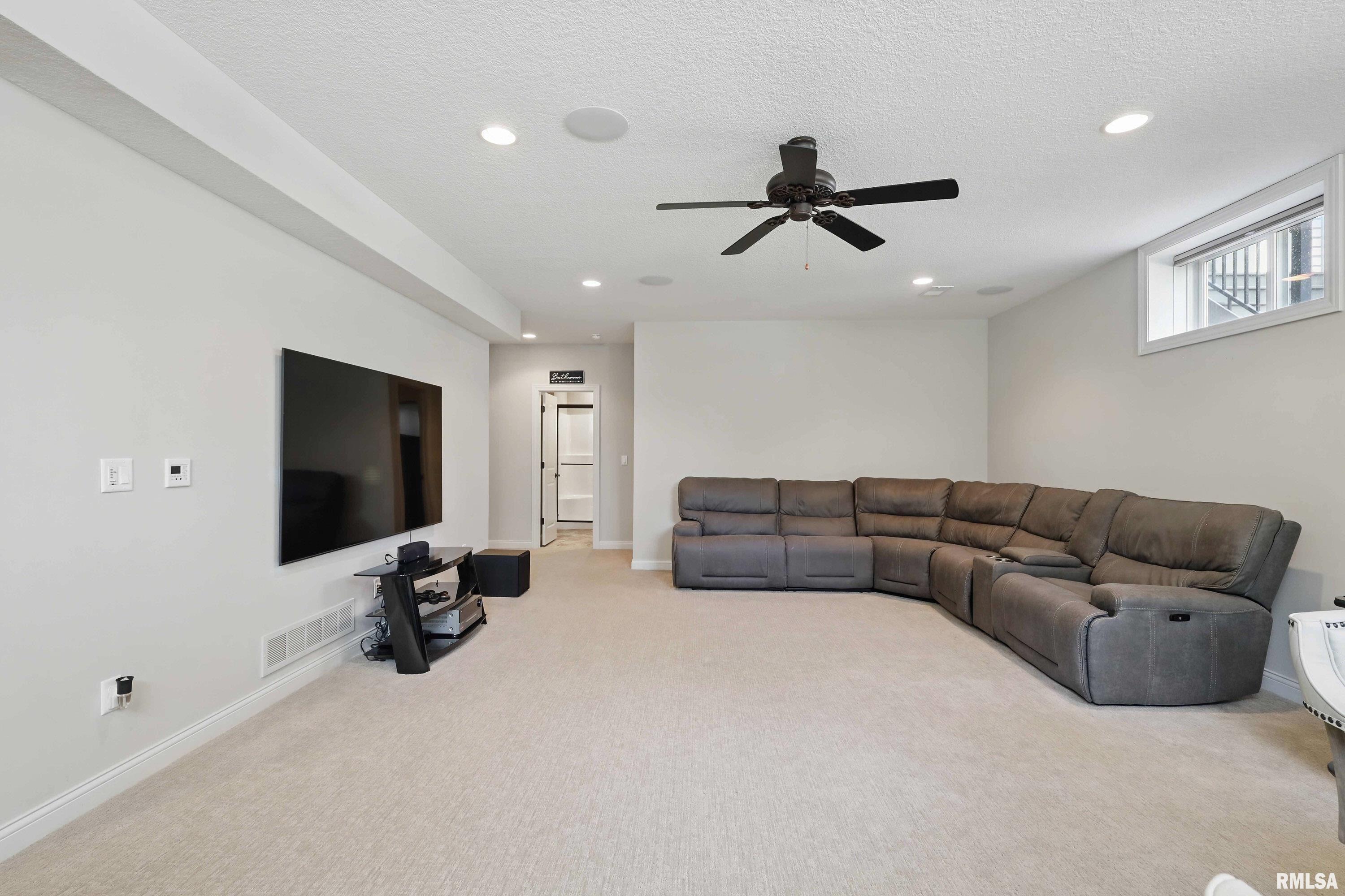 5106 N Richmond Circle, Bettendorf, Iowa image 27