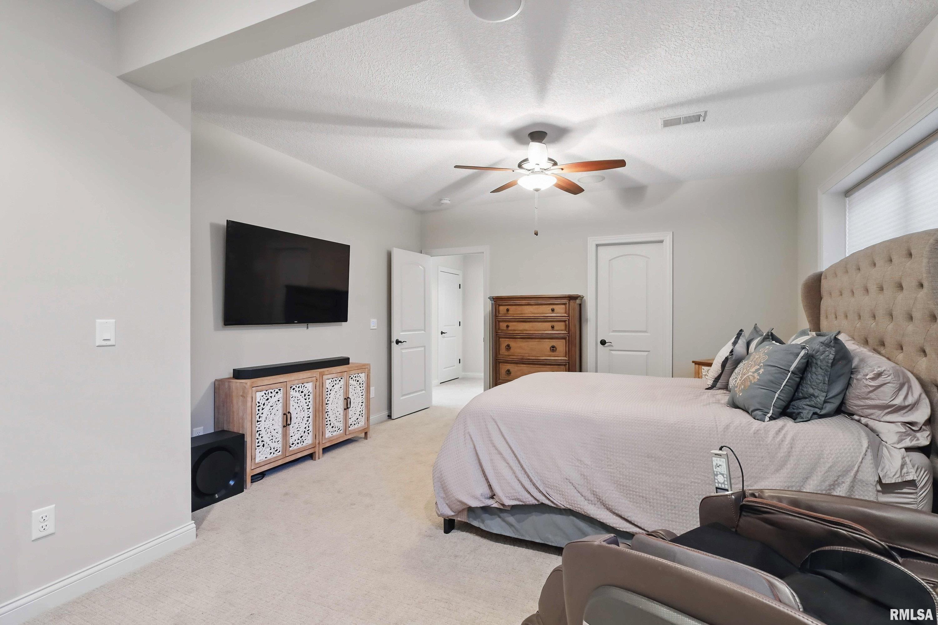 5106 N Richmond Circle, Bettendorf, Iowa image 30