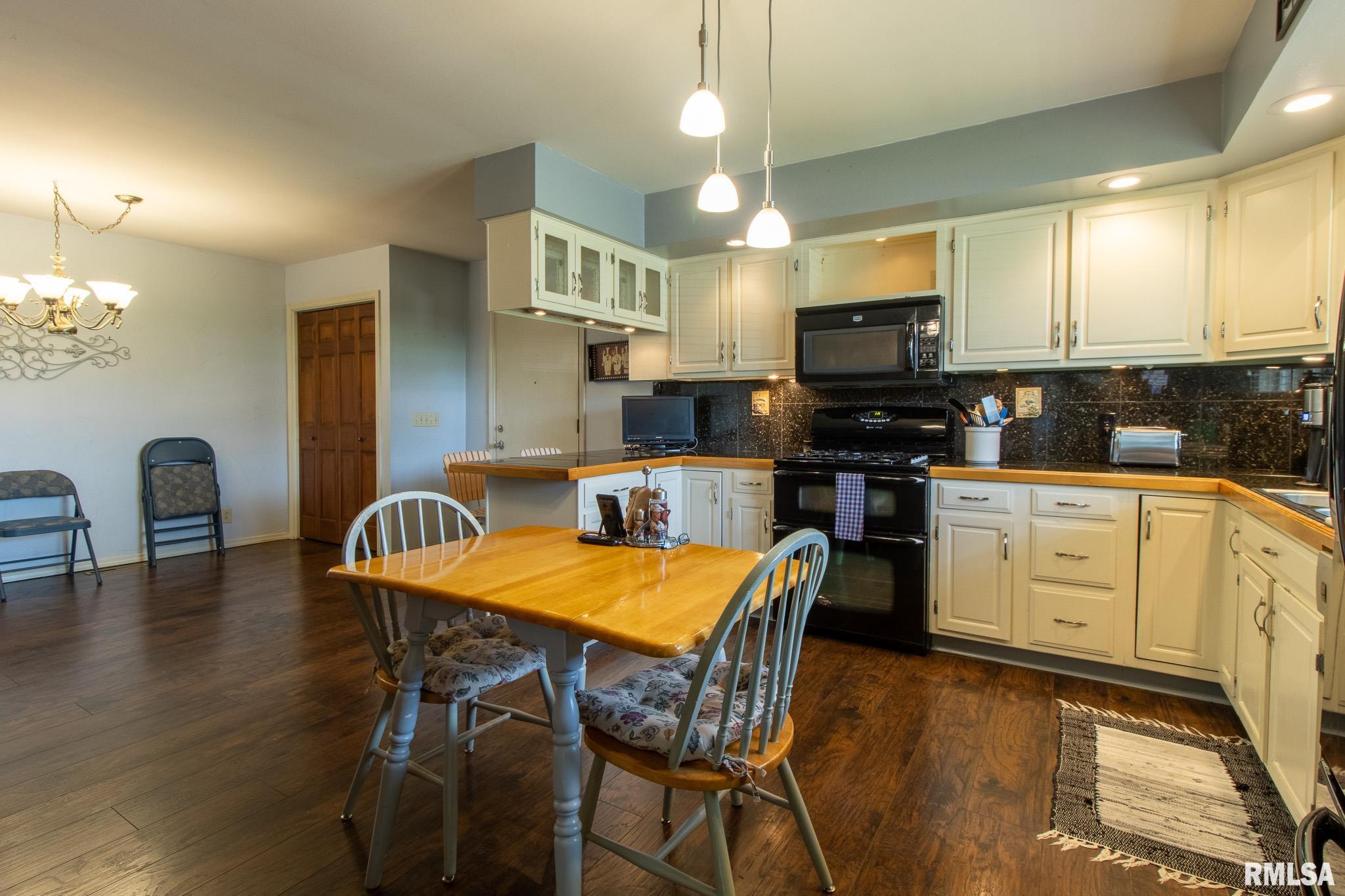 312 N Cedar Street, Abingdon, Illinois image 11