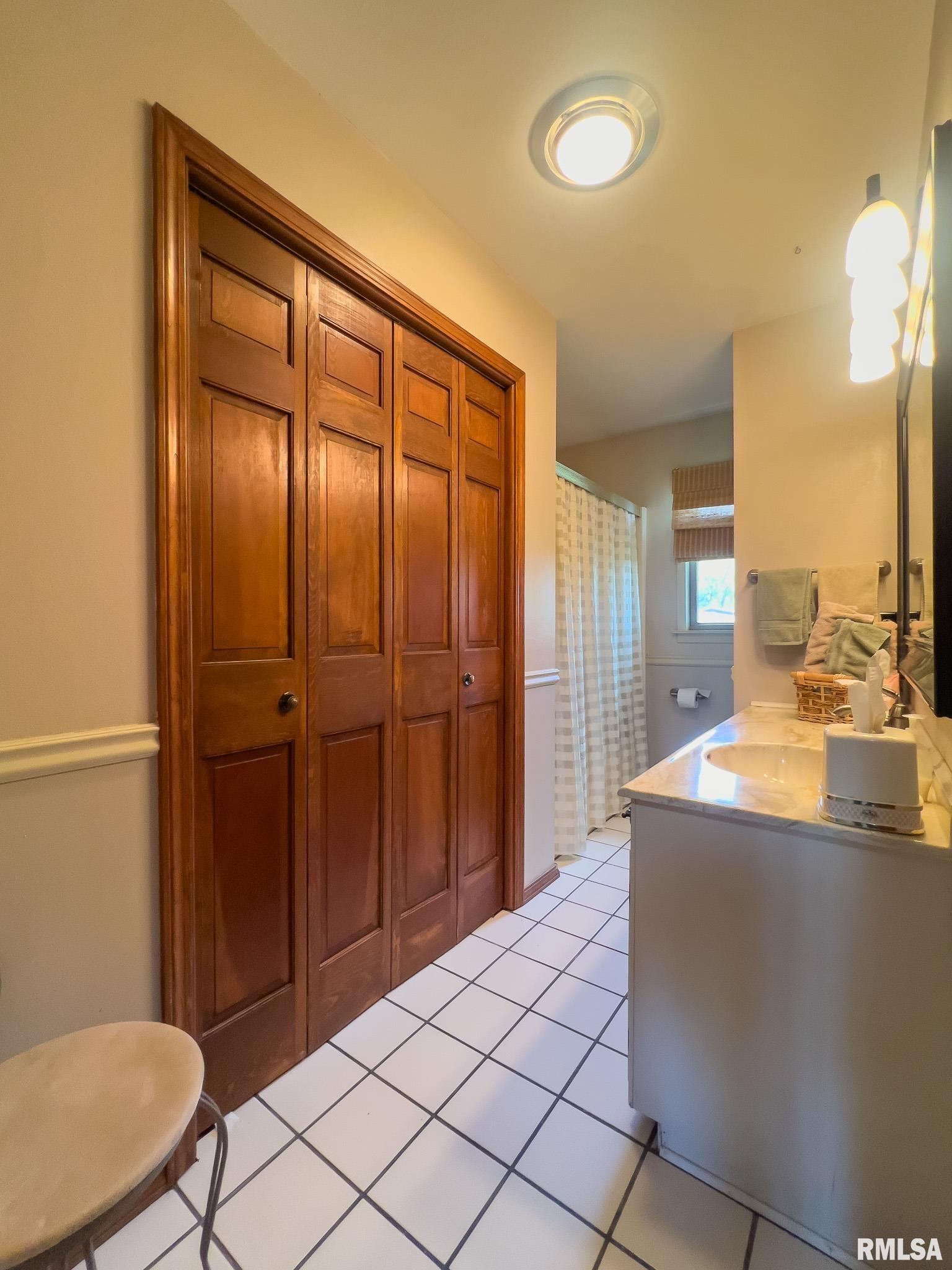 312 N Cedar Street, Abingdon, Illinois image 22