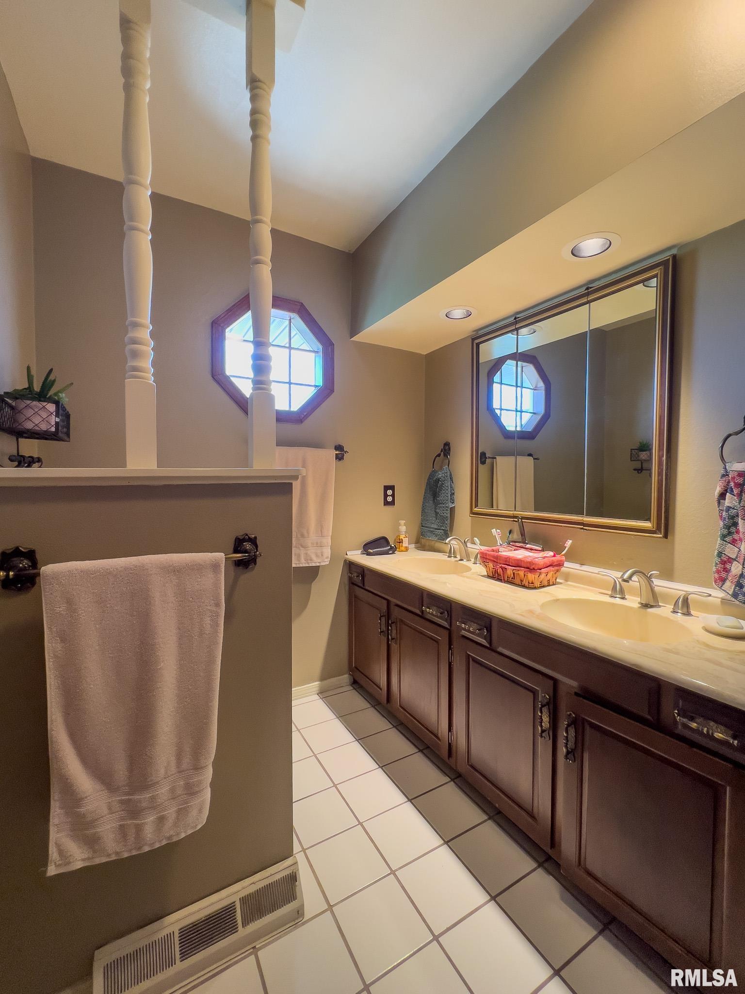 312 N Cedar Street, Abingdon, Illinois image 30