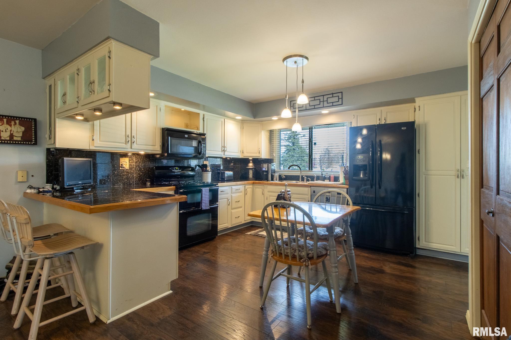 312 N Cedar Street, Abingdon, Illinois image 10