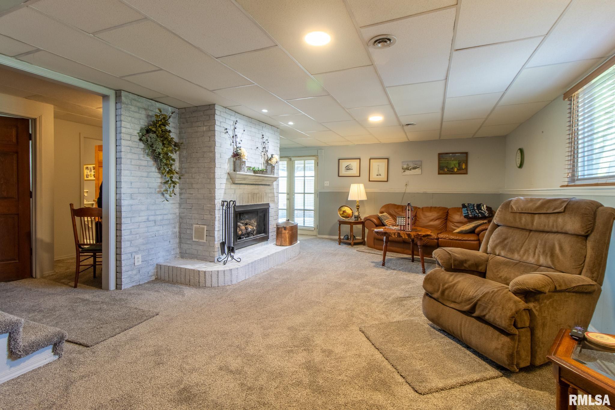 312 N Cedar Street, Abingdon, Illinois image 18