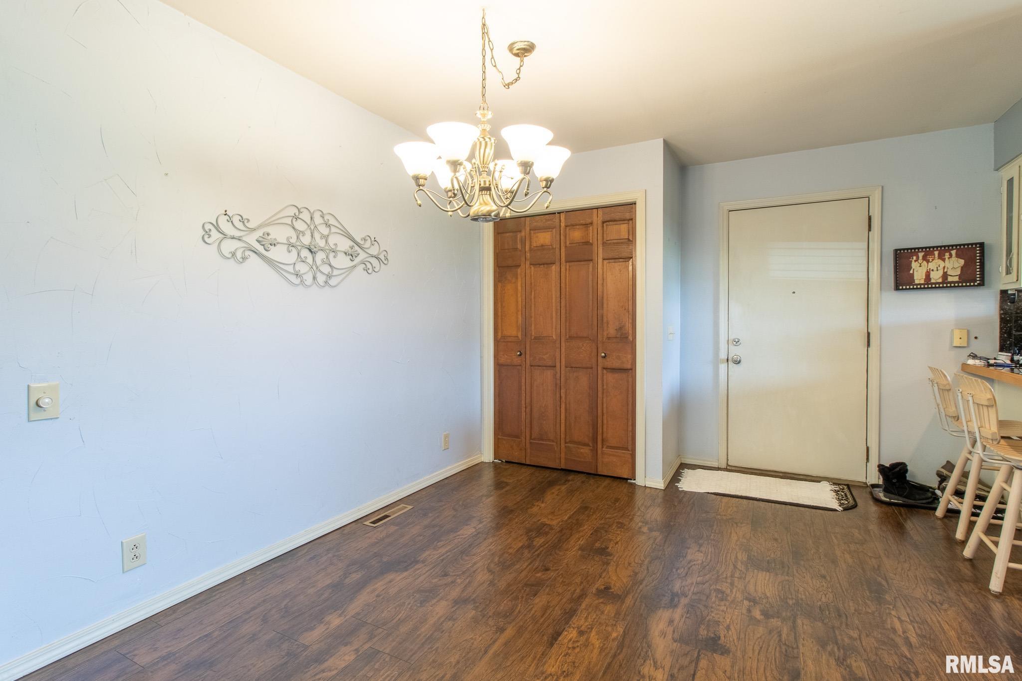 312 N Cedar Street, Abingdon, Illinois image 13