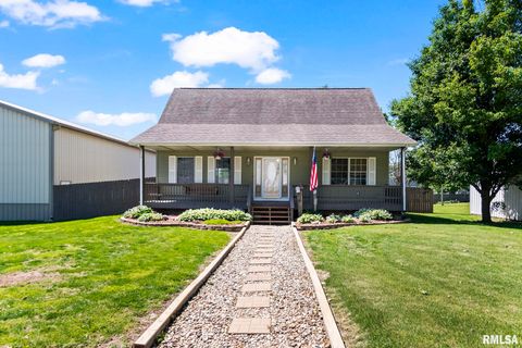 Homes For Sale - 204 W Church Street<br/> Sangamon County, Pleasant Plains, IL 62677