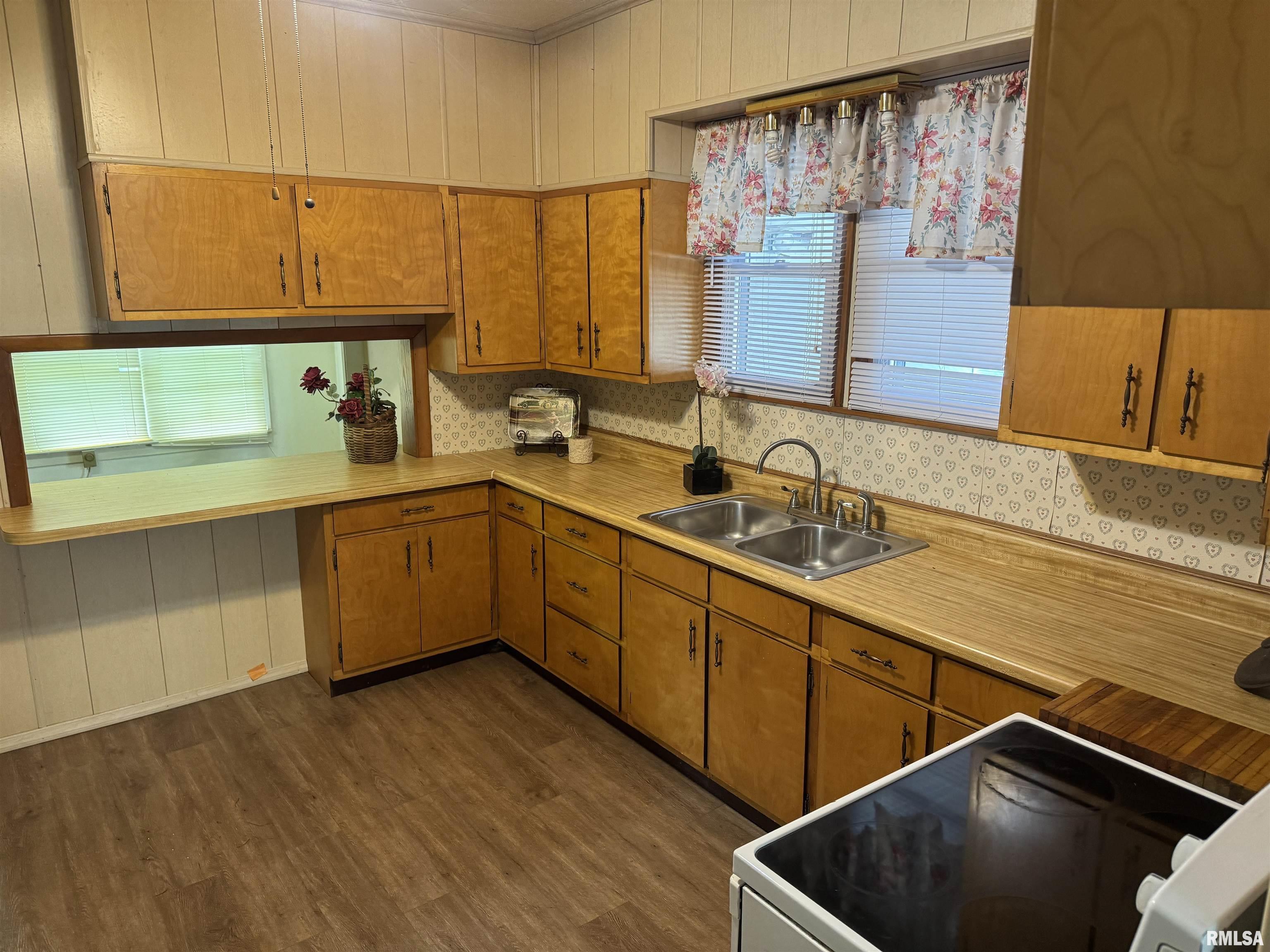 718 E Burkett Street, Benton, Illinois image 9