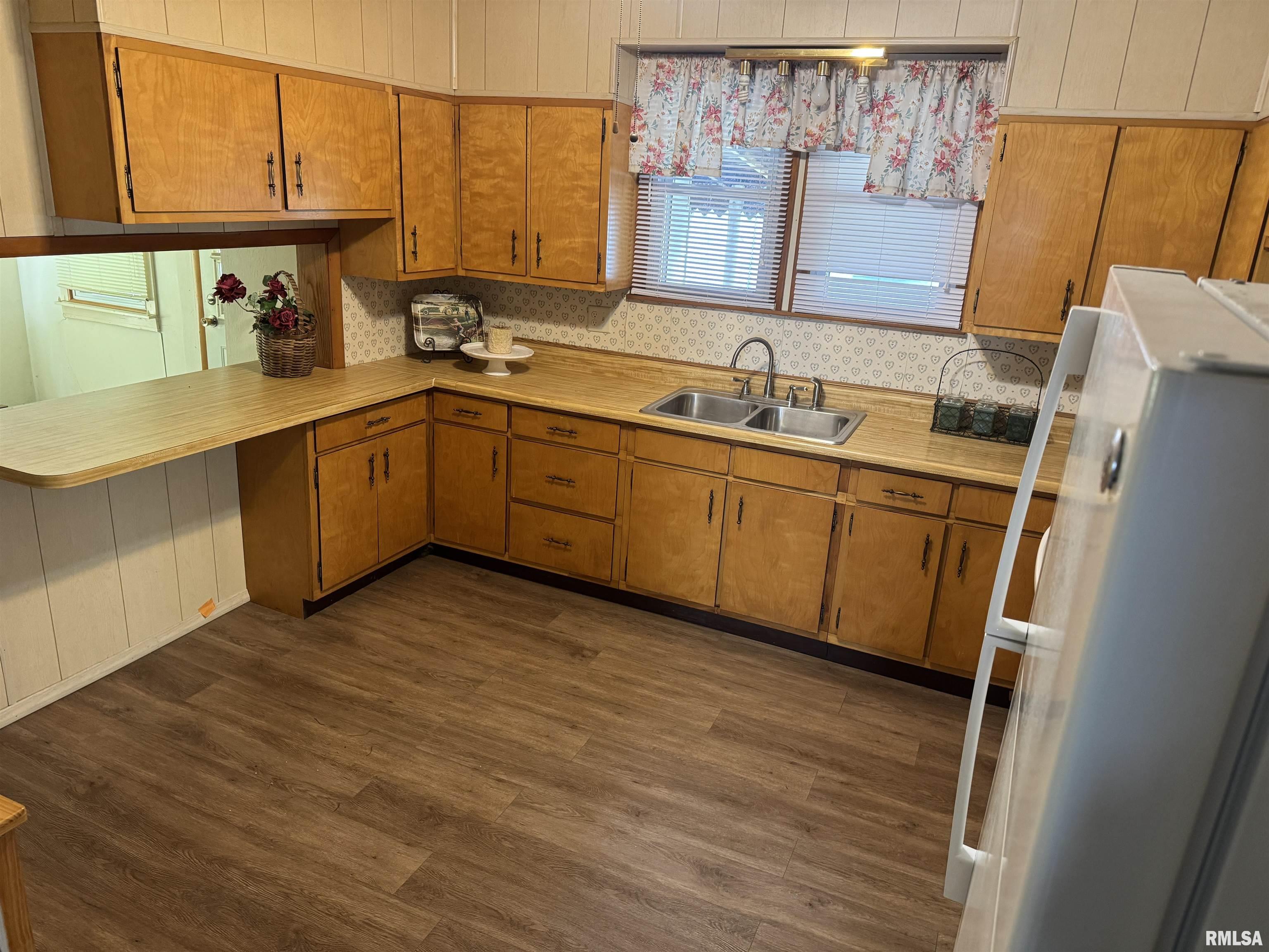 718 E Burkett Street, Benton, Illinois image 17