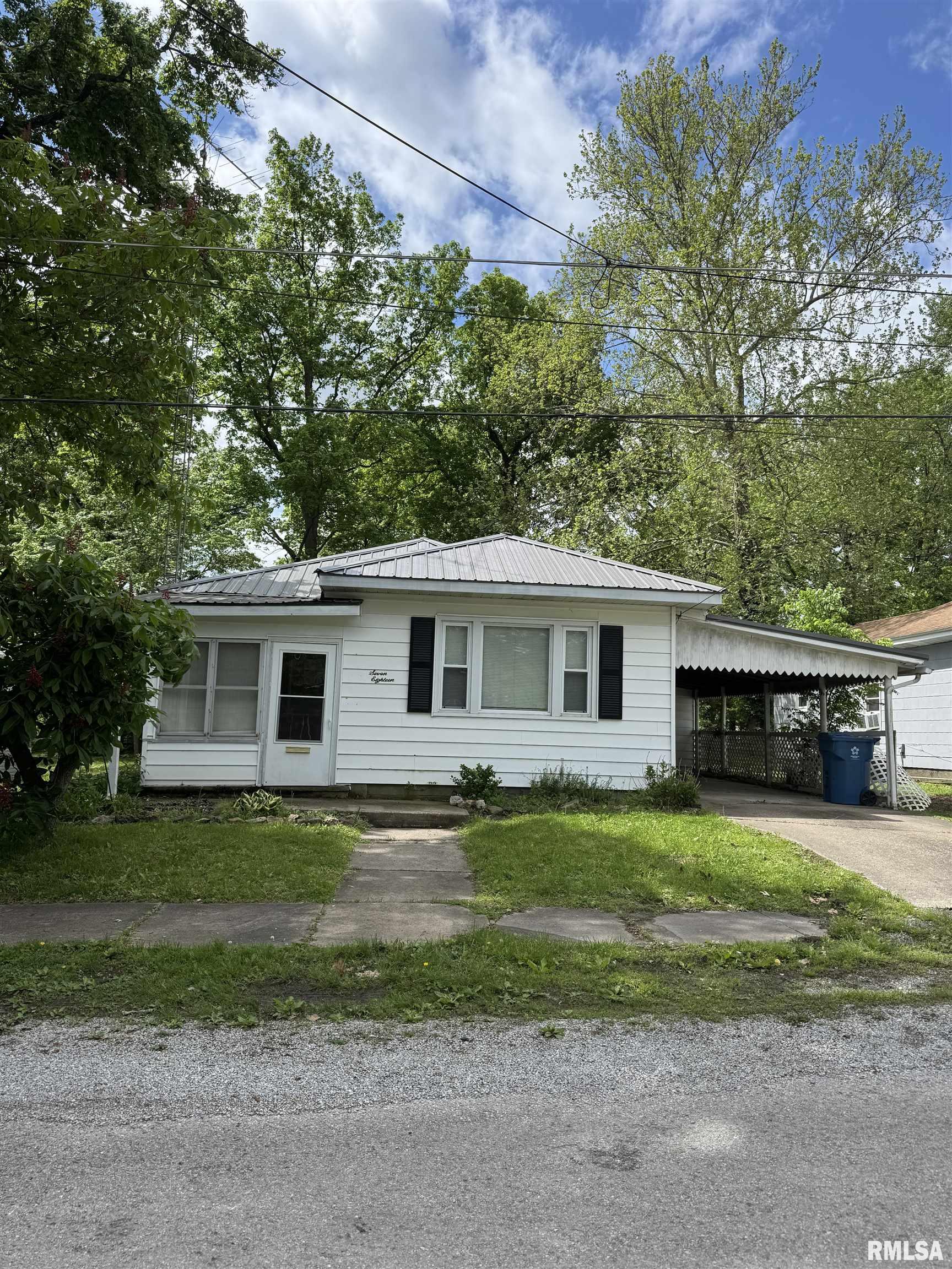 718 E Burkett Street, Benton, Illinois image 2