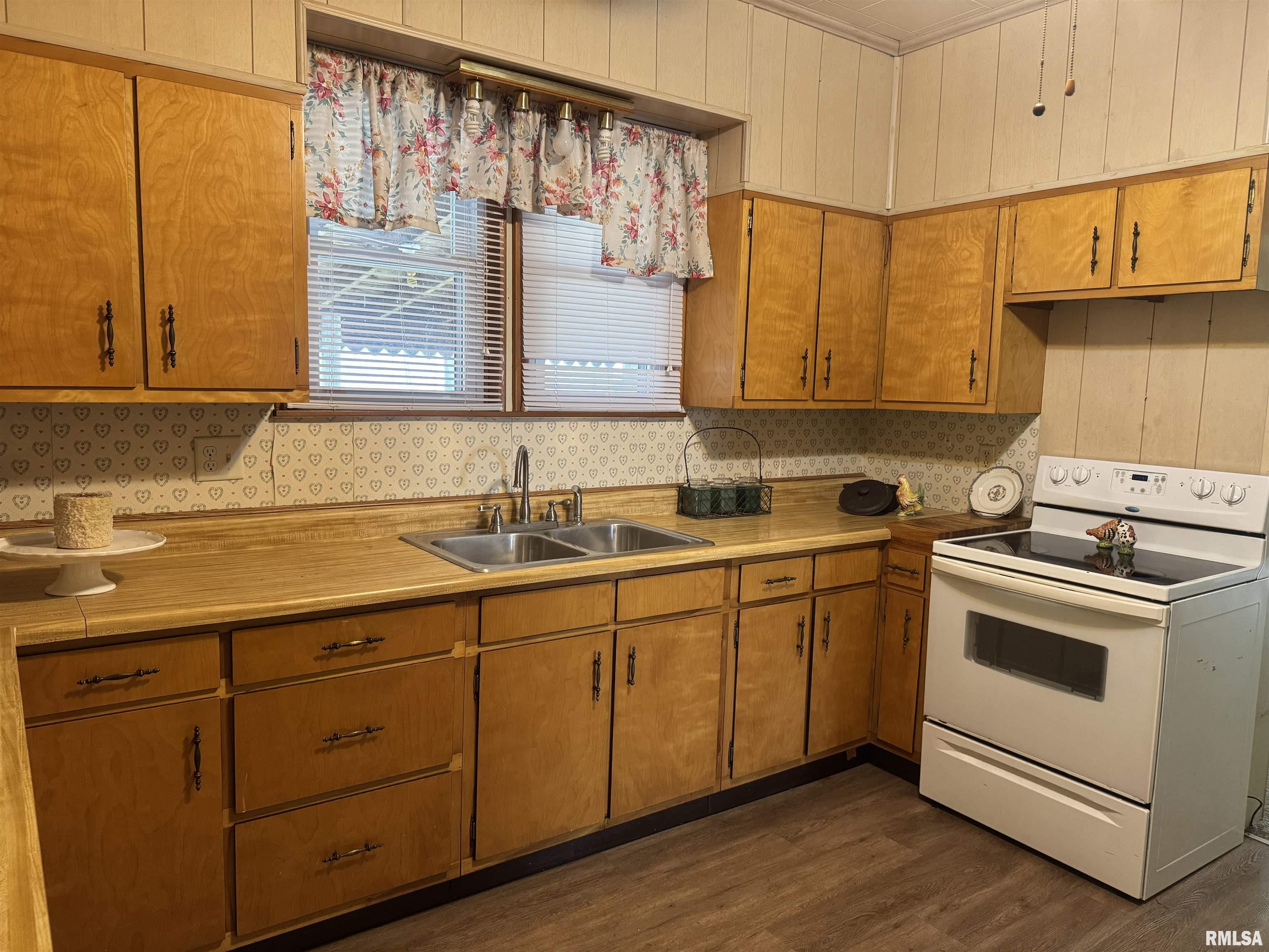 718 E Burkett Street, Benton, Illinois image 18