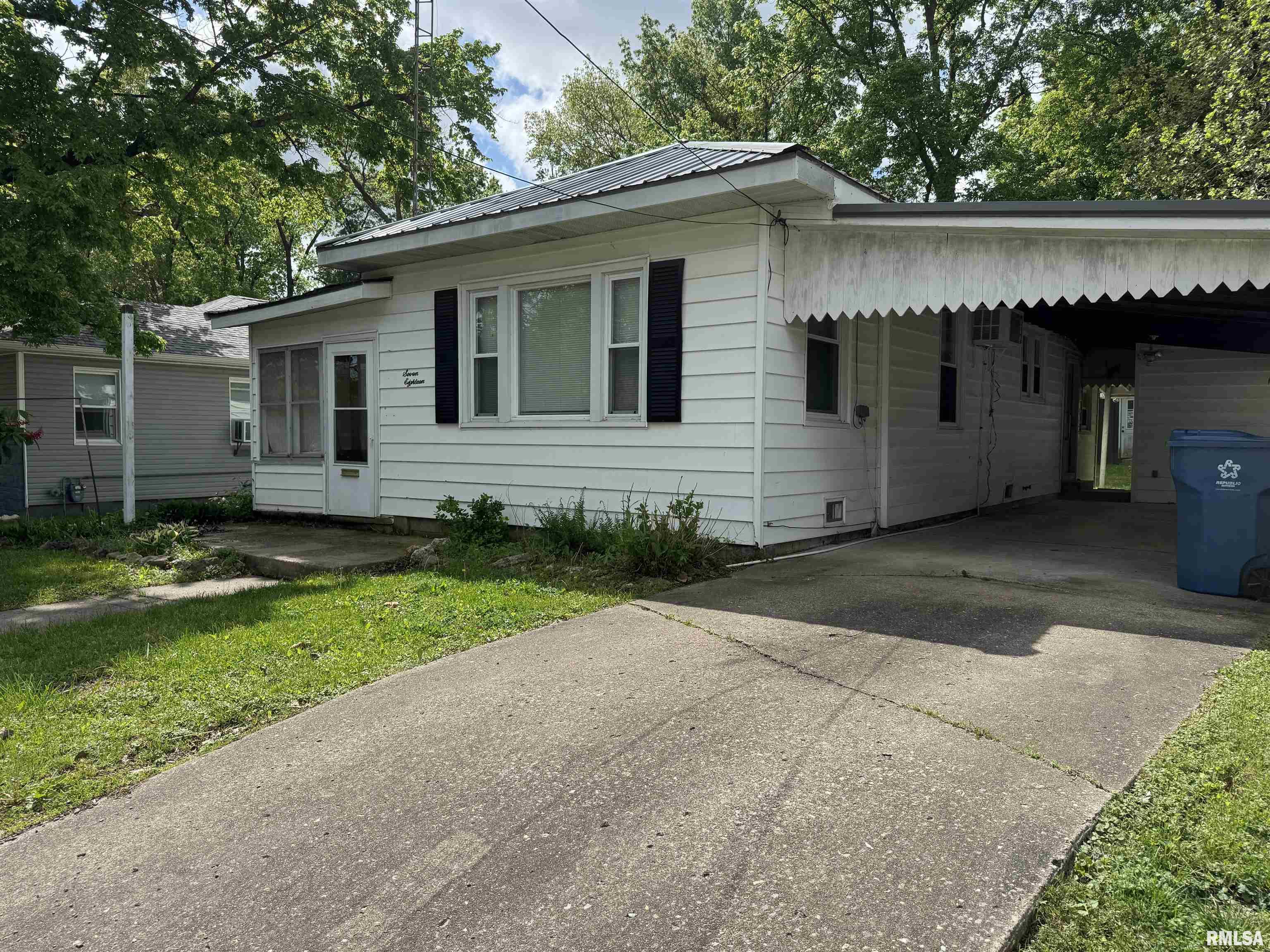 718 E Burkett Street, Benton, Illinois image 3