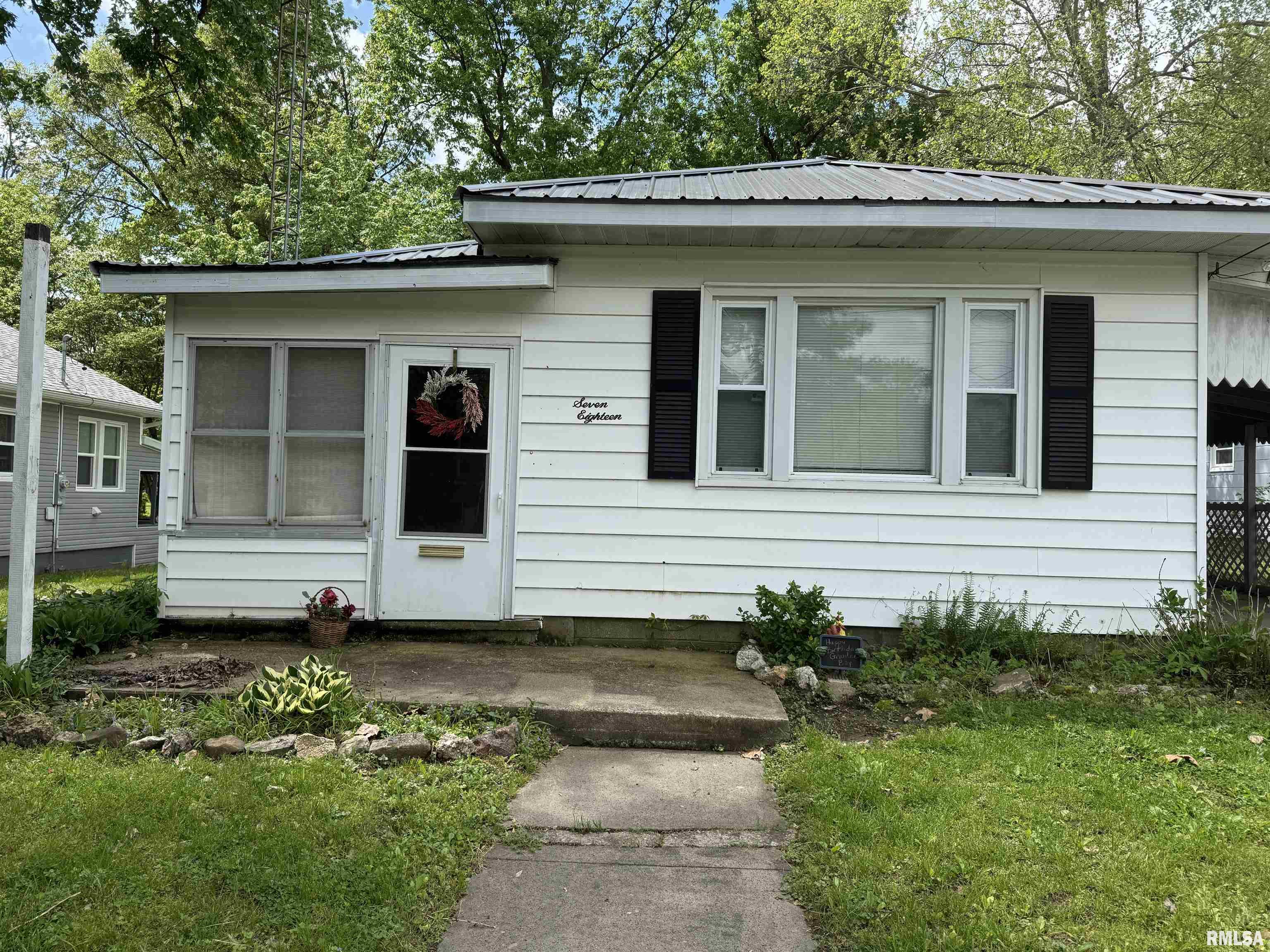 718 E Burkett Street, Benton, Illinois image 4