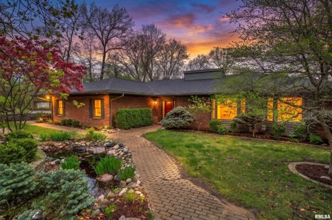 Photo of 309 W RAVINWOODS Road, Peoria, IL 61615 (MLS # PA1265882)