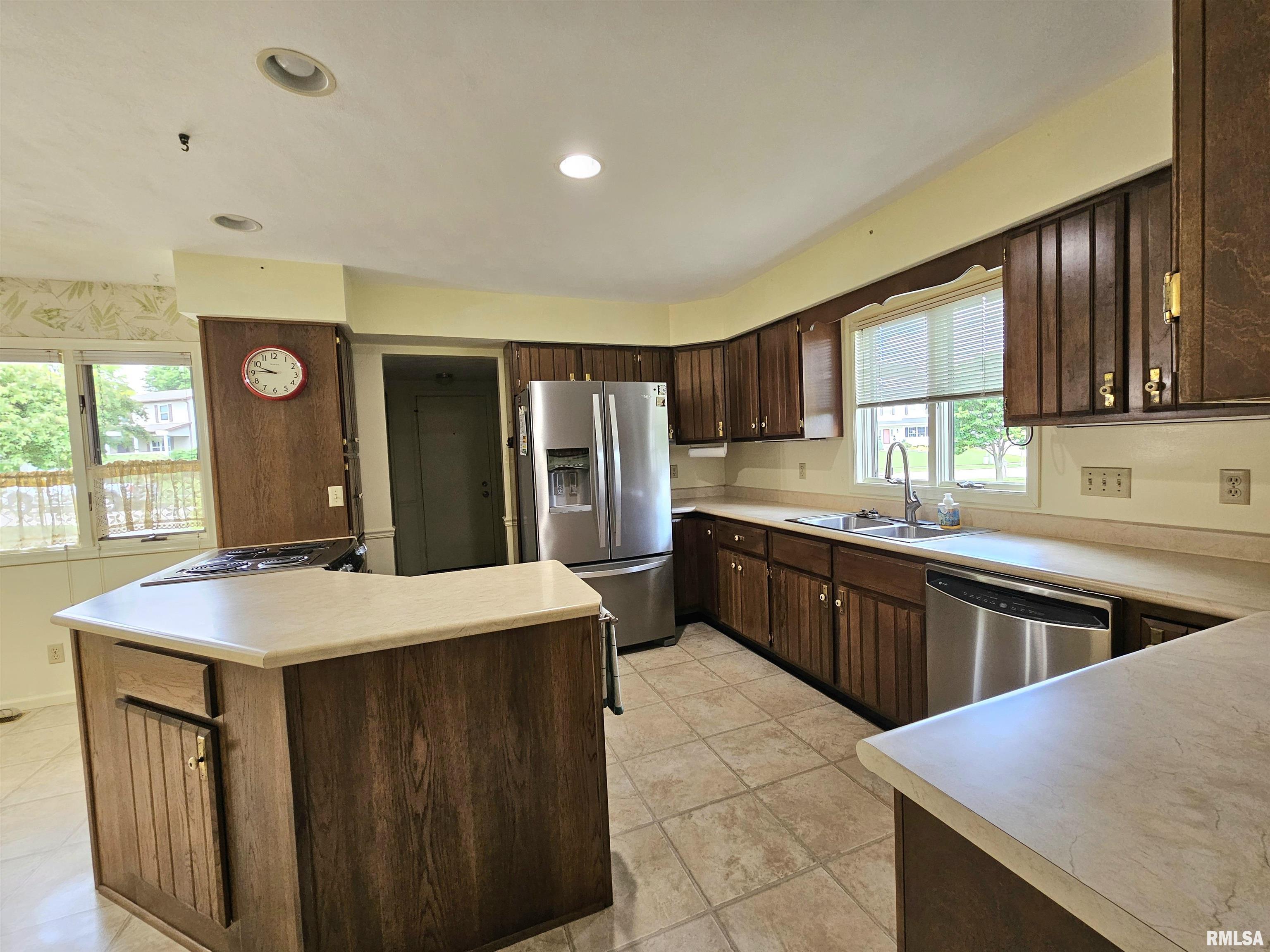 2120 Fareway Drive, Muscatine, Iowa image 6