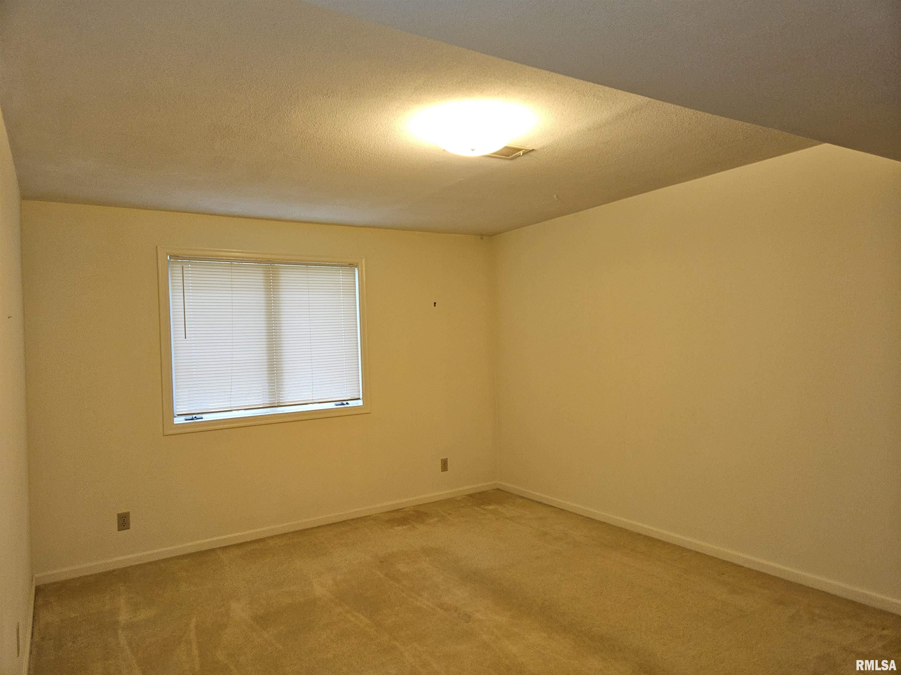 2120 Fareway Drive, Muscatine, Iowa image 16