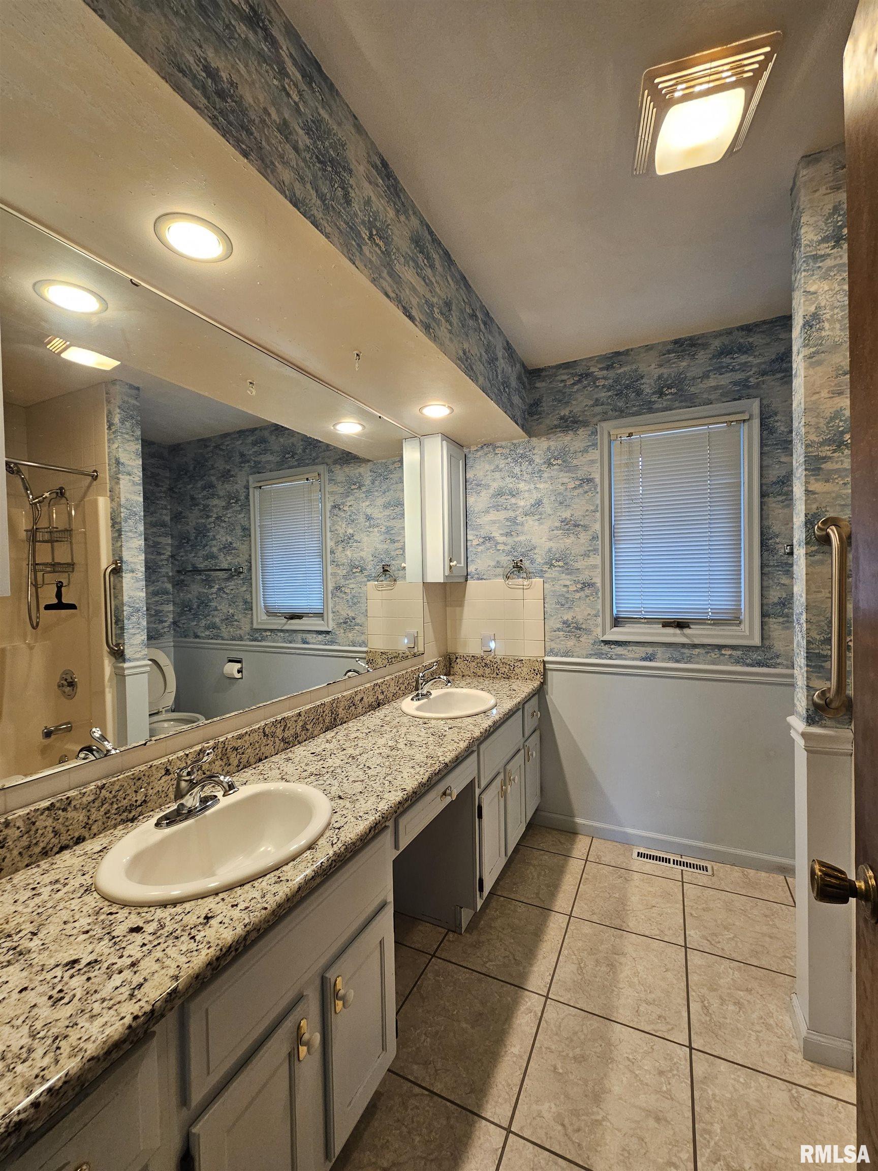 2120 Fareway Drive, Muscatine, Iowa image 21