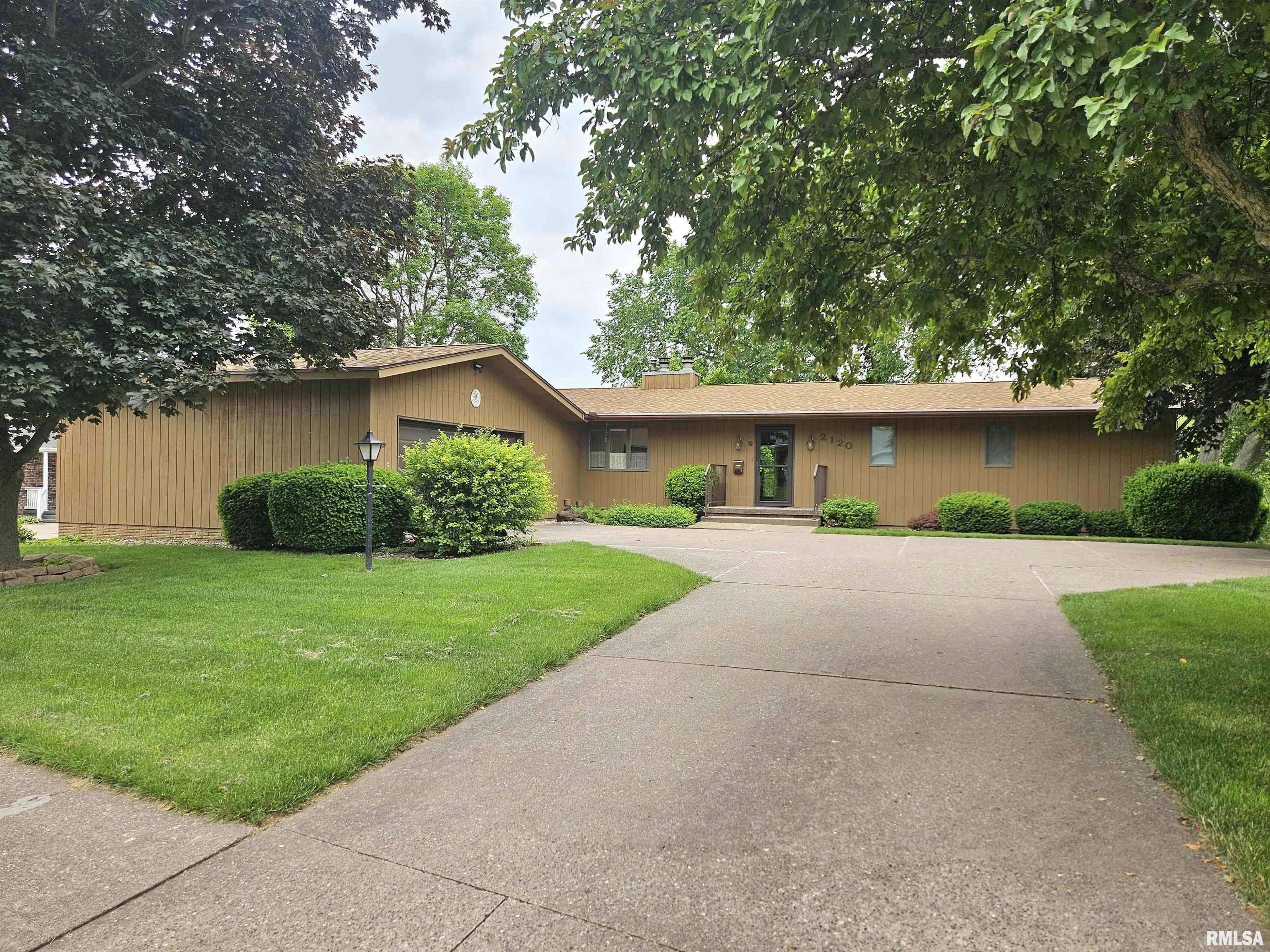 2120 Fareway Drive, Muscatine, Iowa image 1