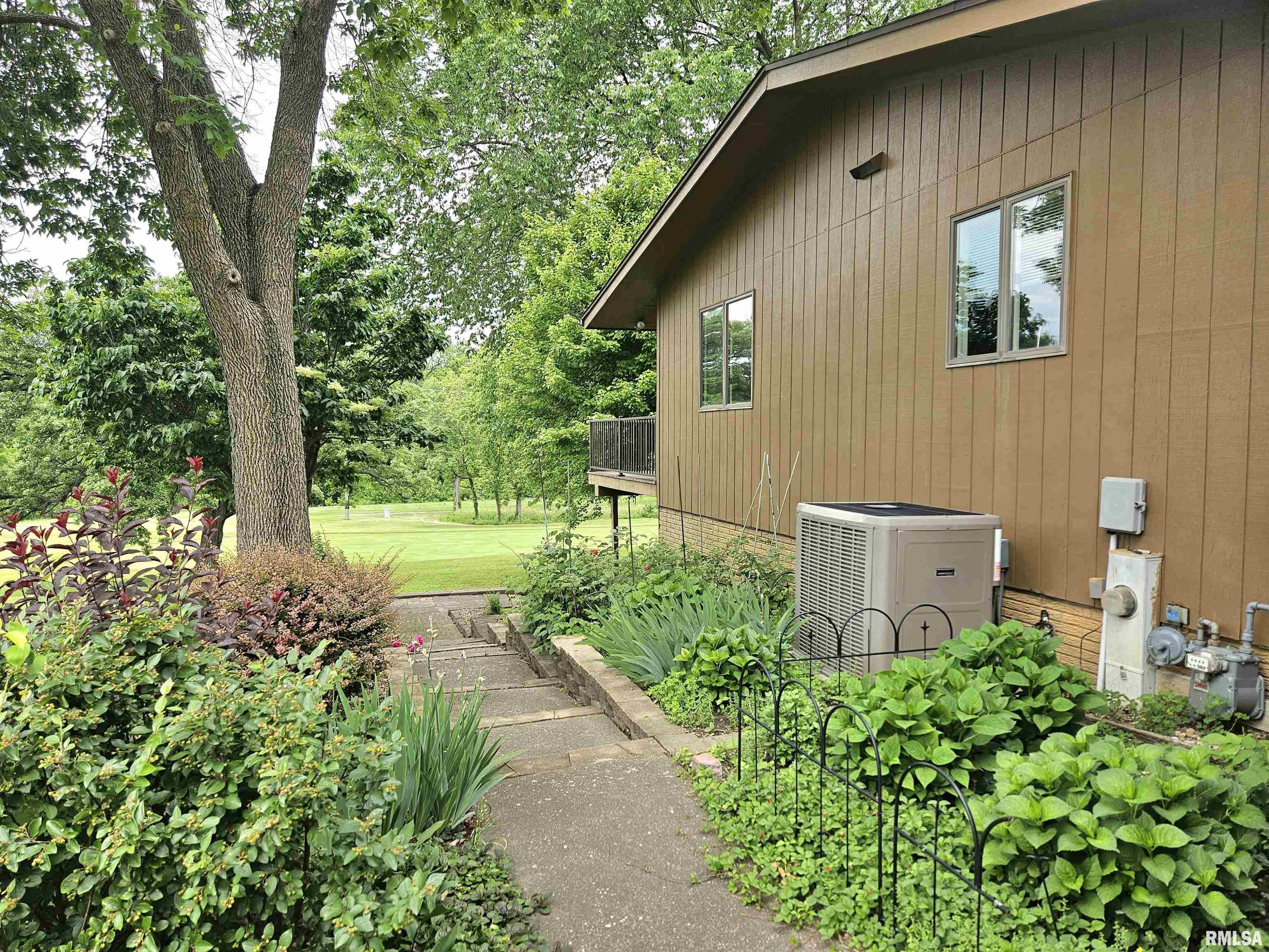 2120 Fareway Drive, Muscatine, Iowa image 25