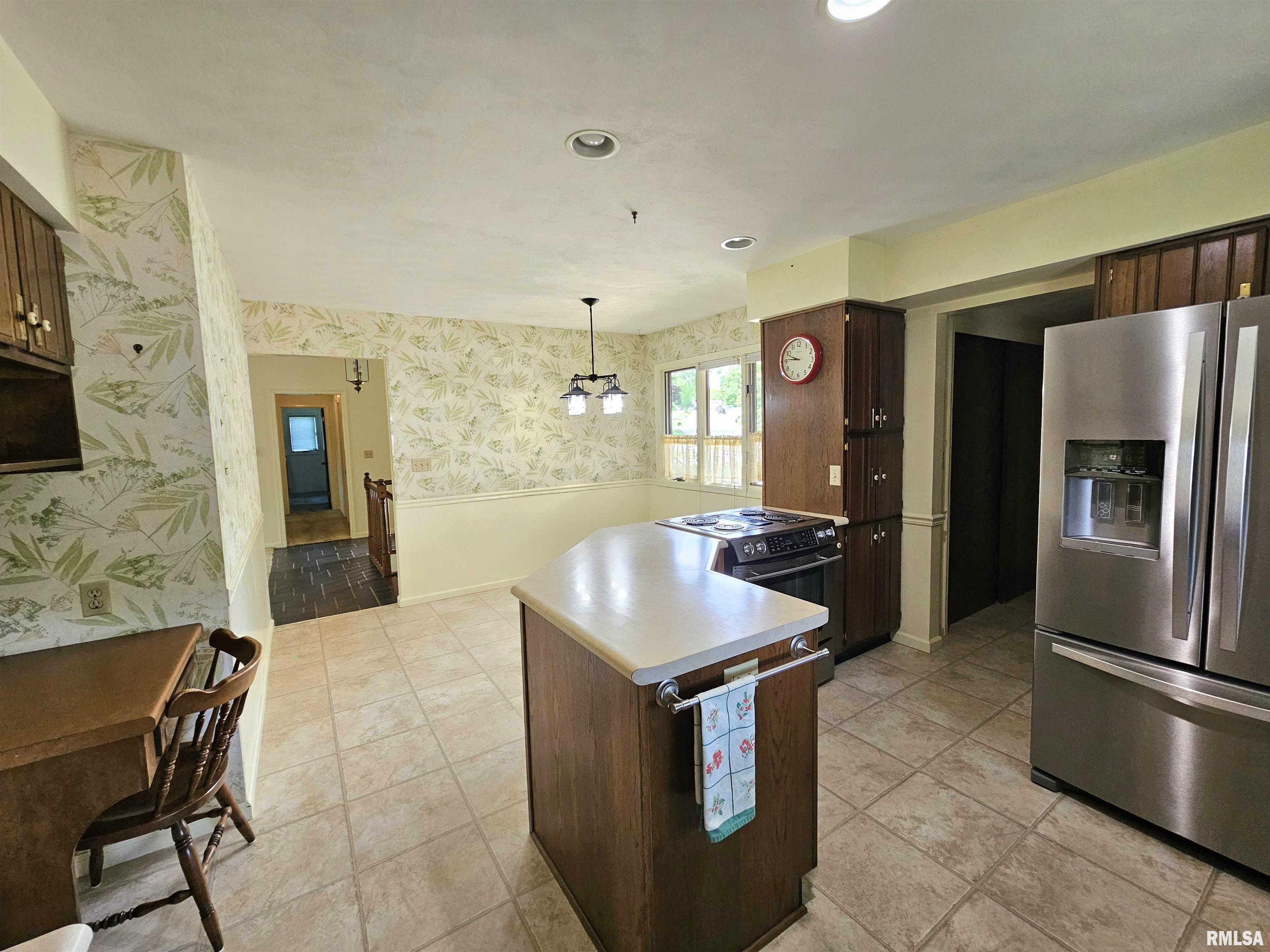 2120 Fareway Drive, Muscatine, Iowa image 5