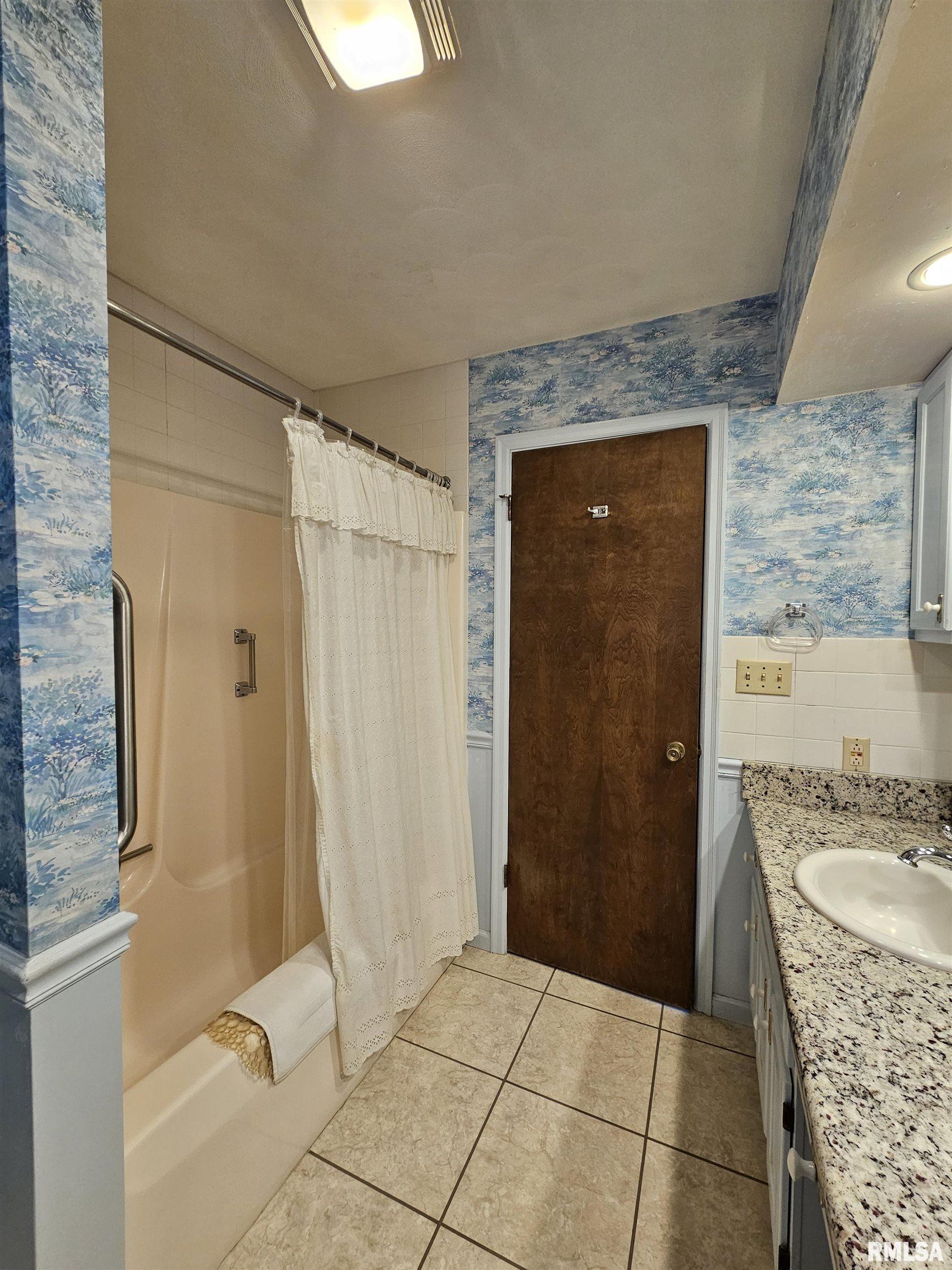 2120 Fareway Drive, Muscatine, Iowa image 22