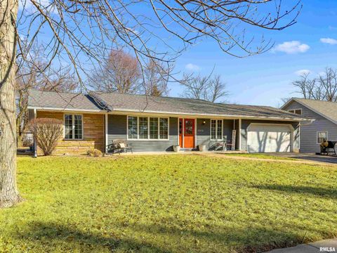 Homes For Sale - 1506 Kern Road<br/> Tazewell County, Washington, IL 61571