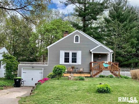 Homes For Sale - 6 Fairview Terrace<br/> Jacksonville, IL 62650