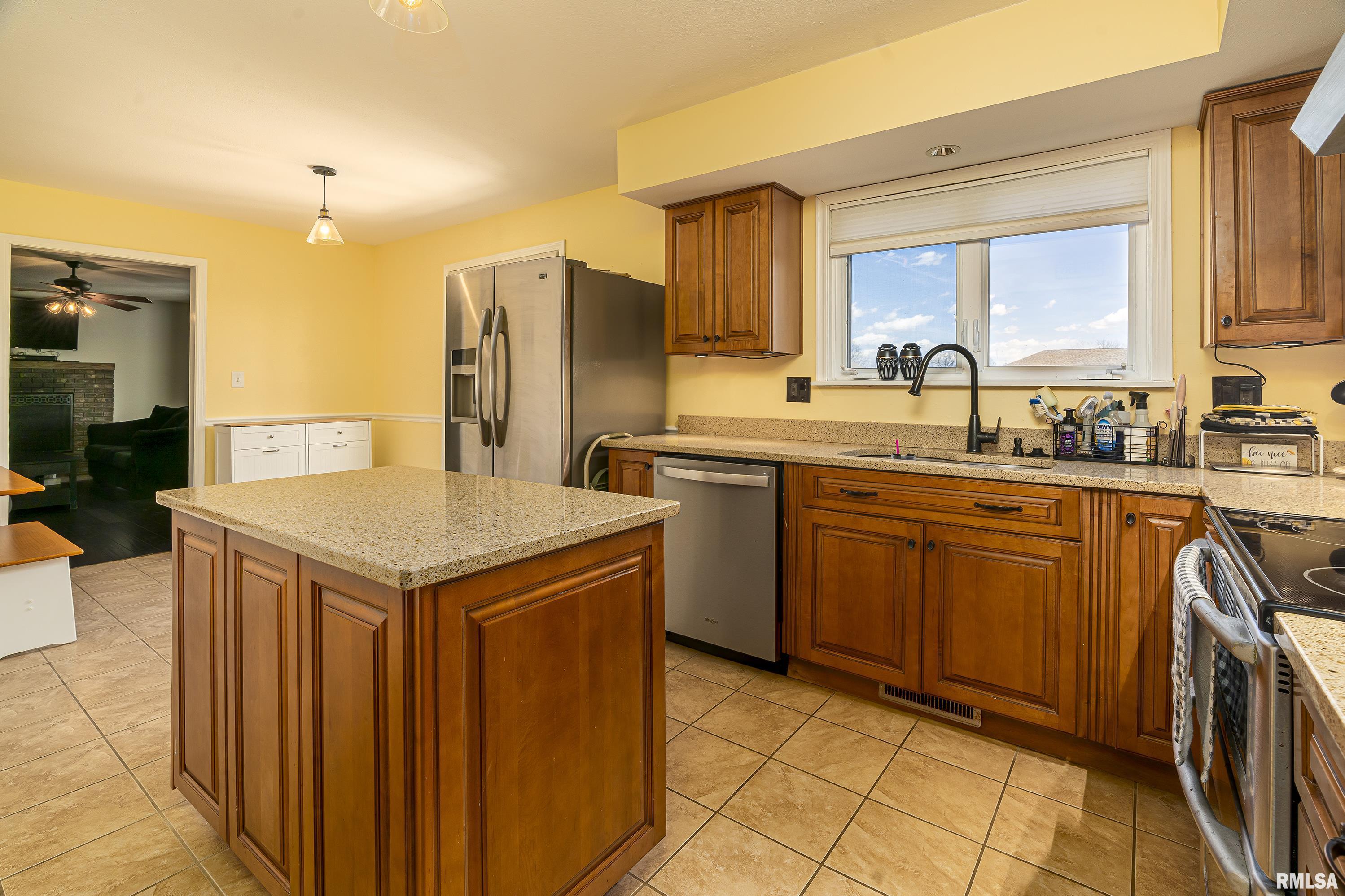 1405 Matthew Lane, Marion, Illinois image 9
