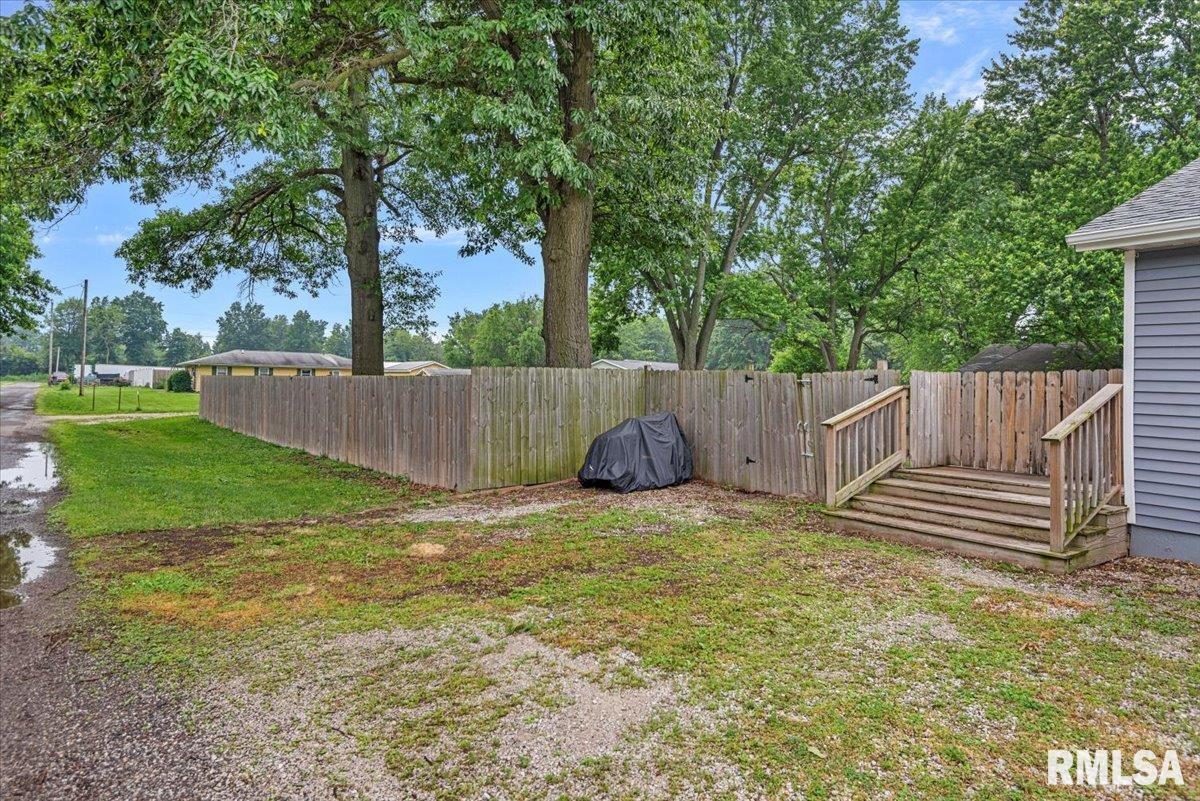 1500 W Gilpin Street, Taylorville, Illinois image 27