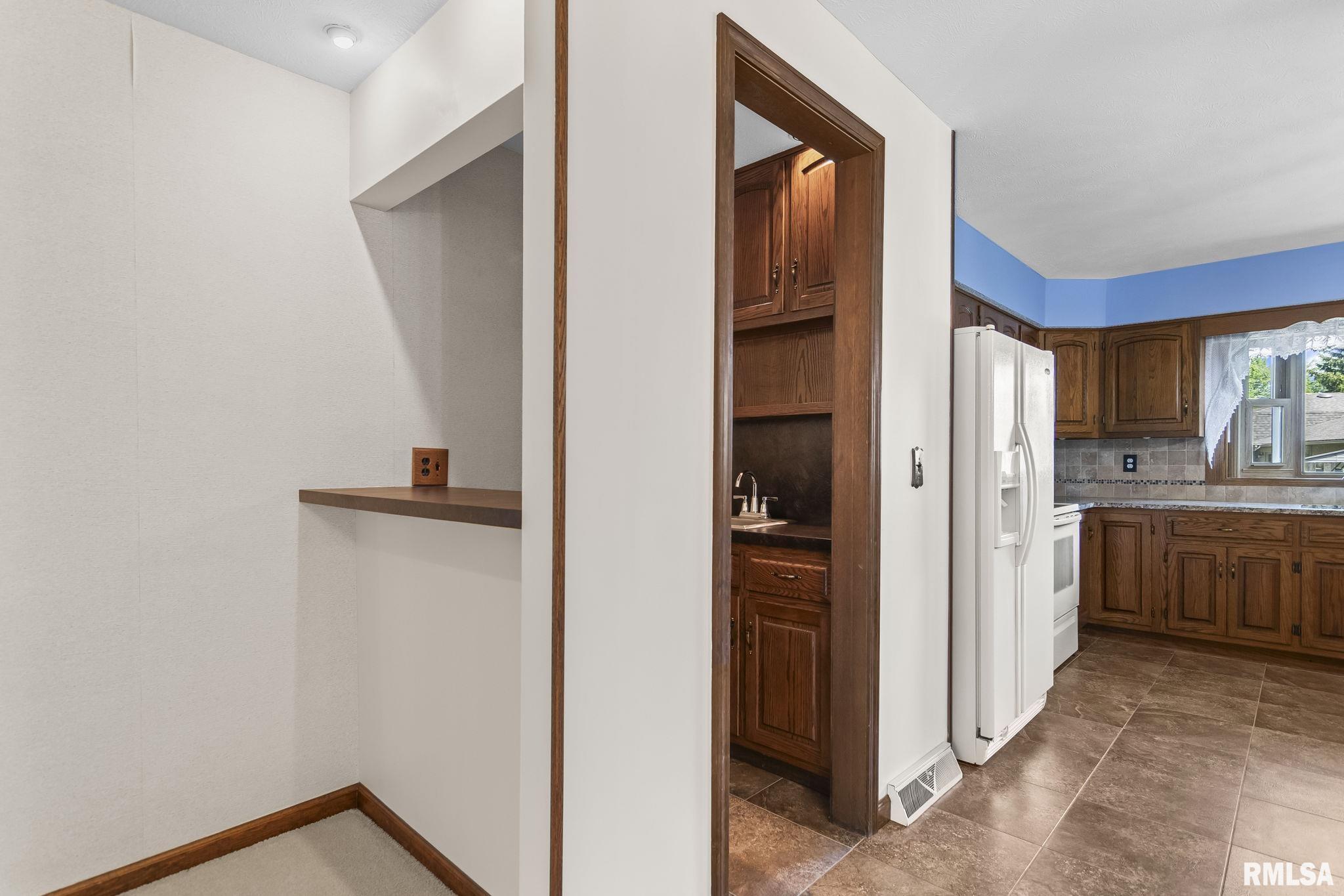 143 Laconwood Drive, Springfield, Illinois image 16