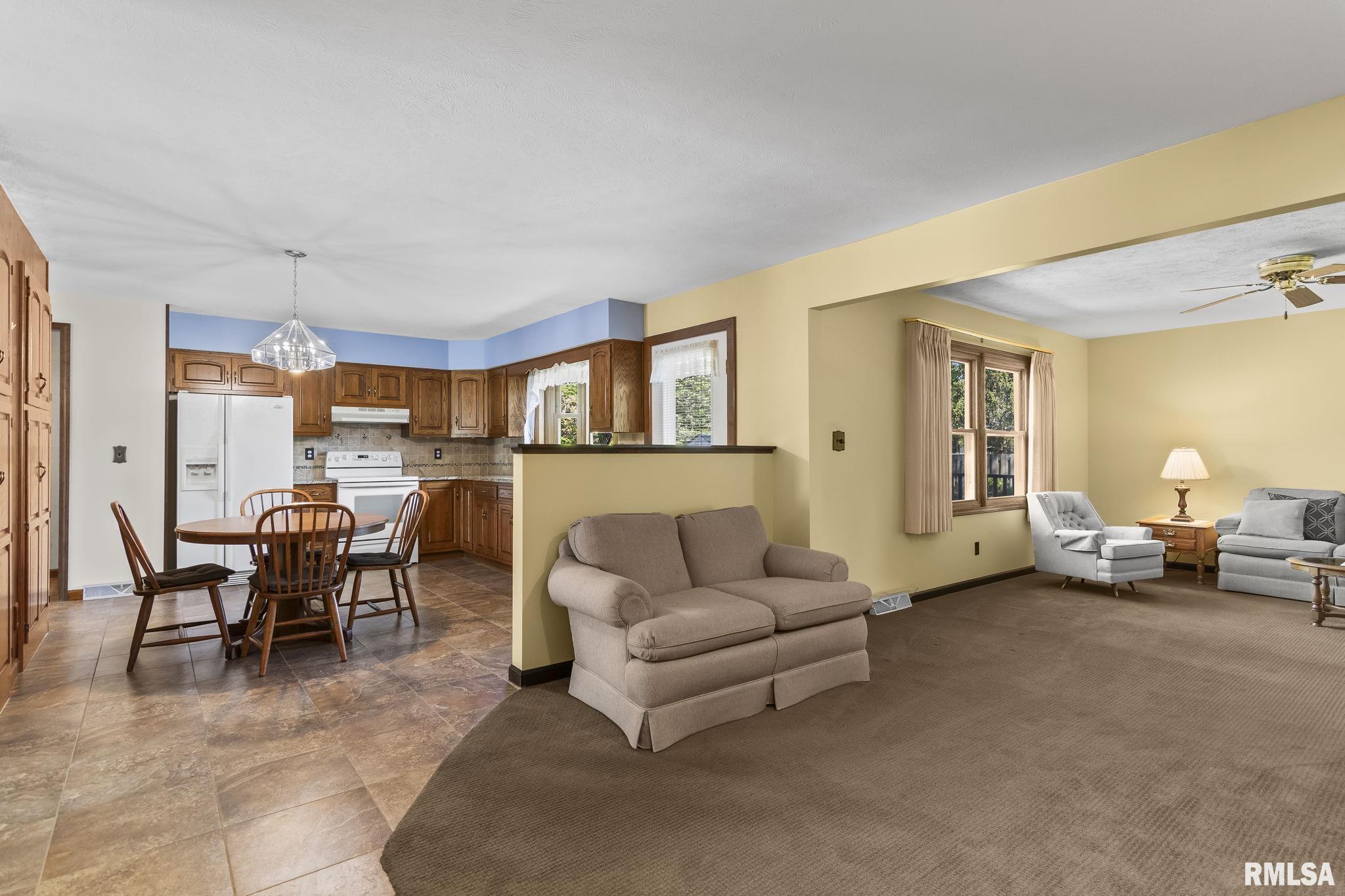 143 Laconwood Drive, Springfield, Illinois image 10