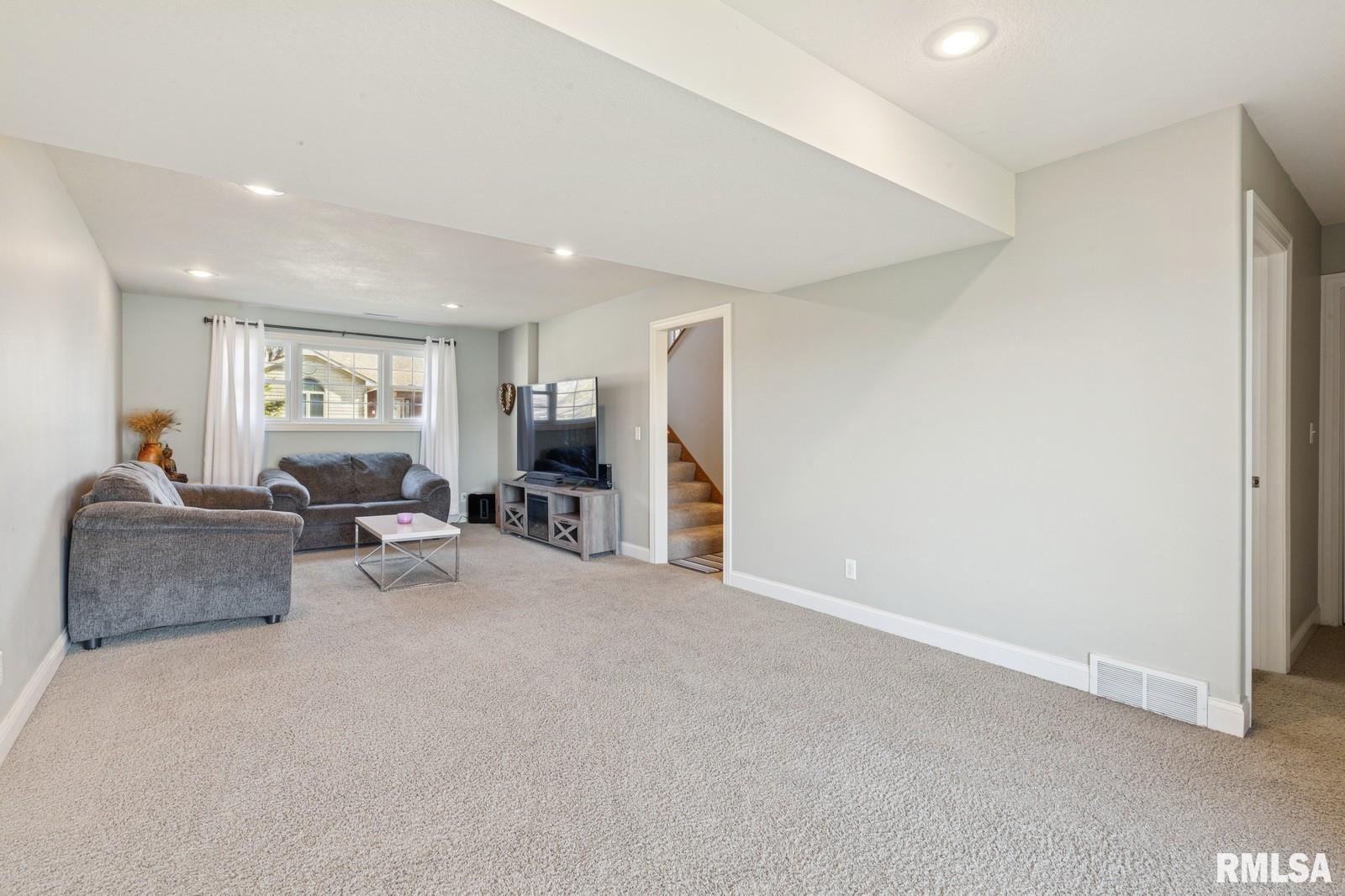 20 Hidden Valley Circle, Davenport, Iowa image 17