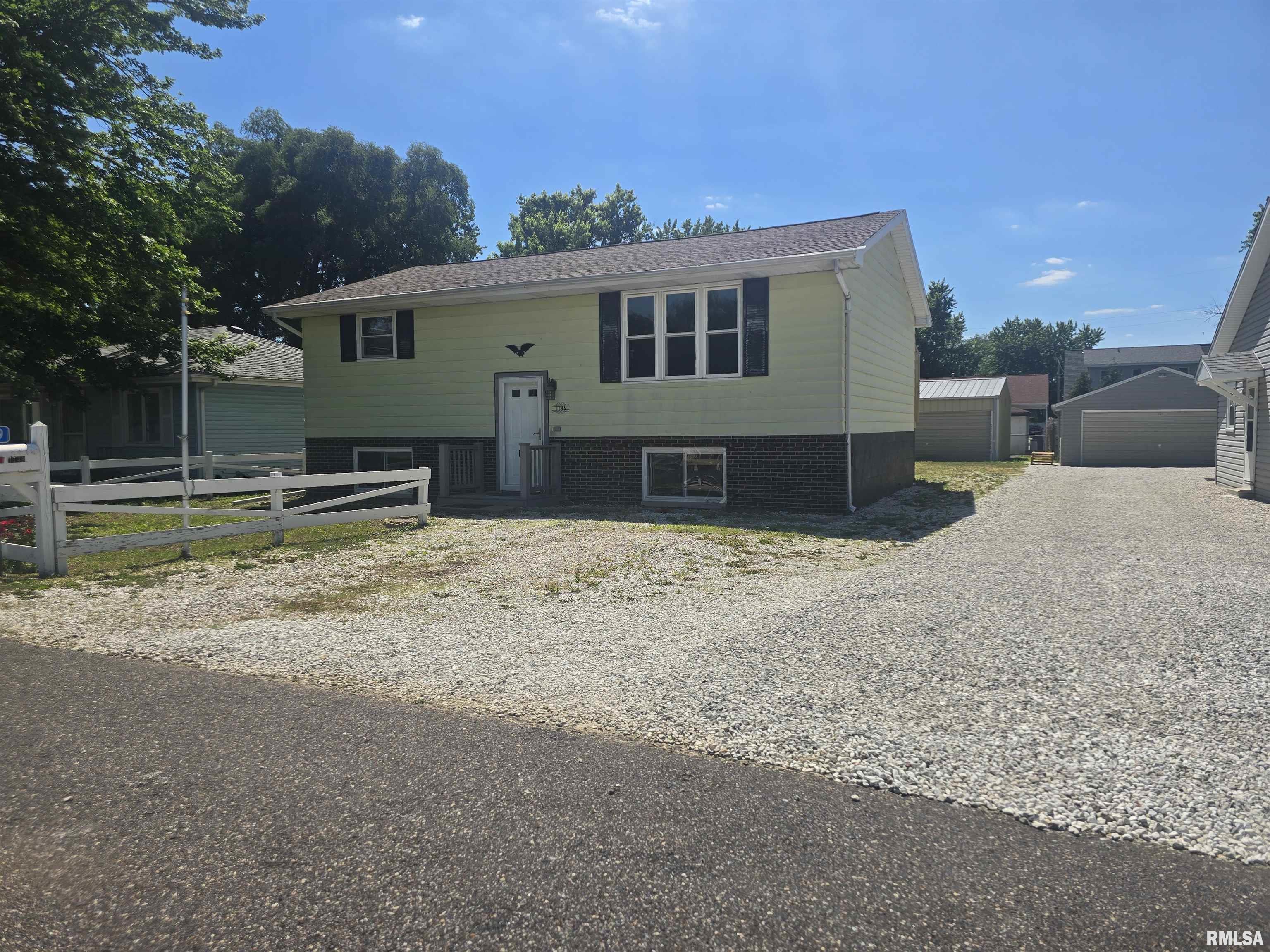 Photo 1 of 22 — 1149 PERRY Street, East Peoria, IL 61611