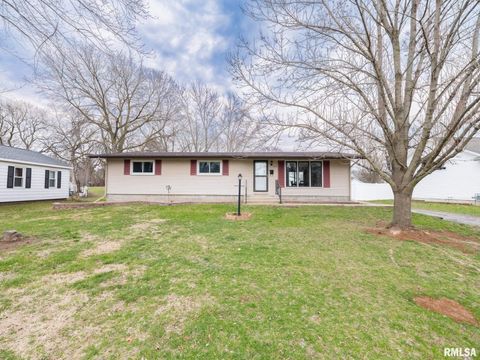 Homes For Sale - 825 N Broadway Street<br/> Havana, IL 62644