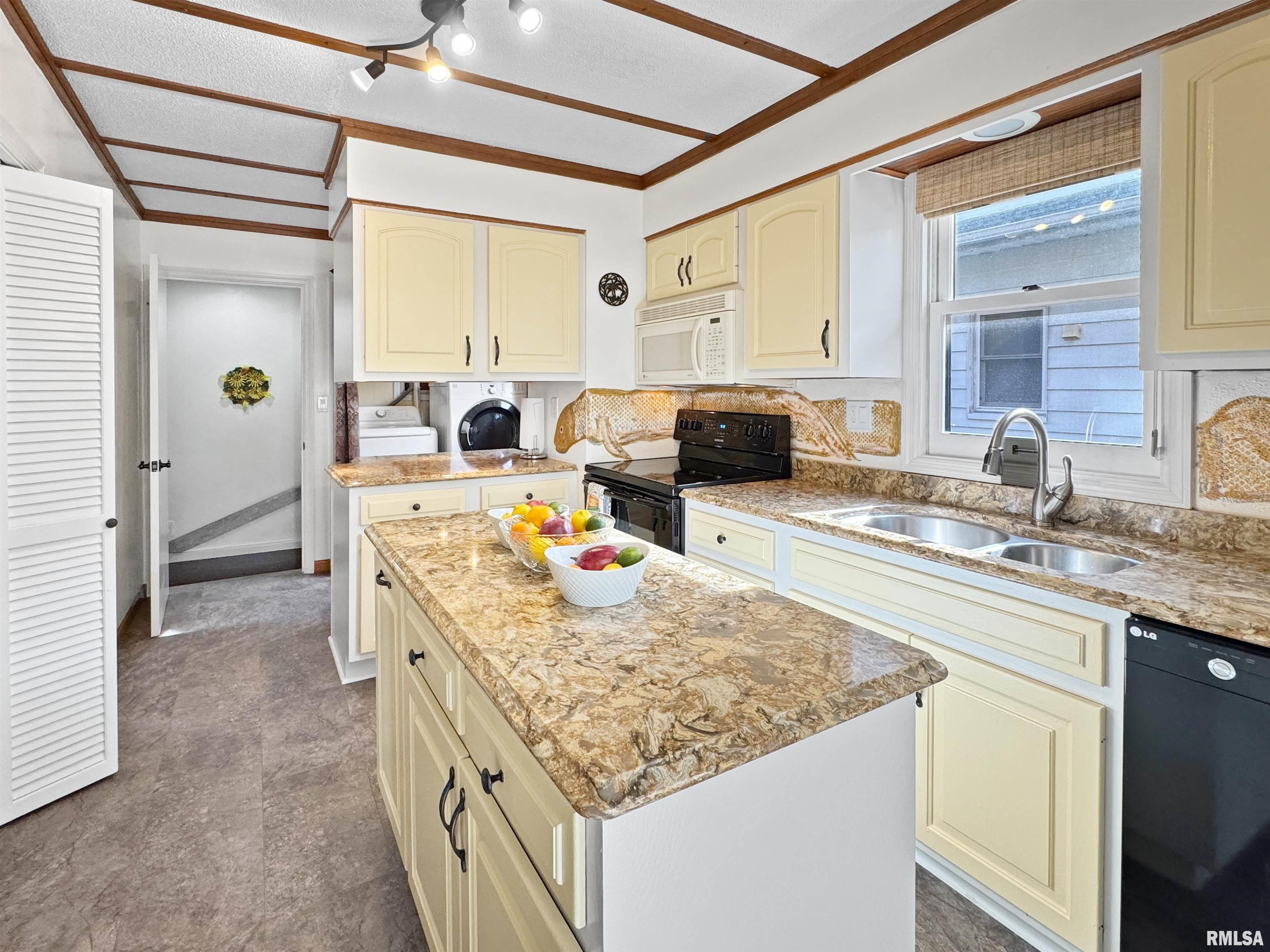 423 W Hudson Street, Peoria, Illinois image 10