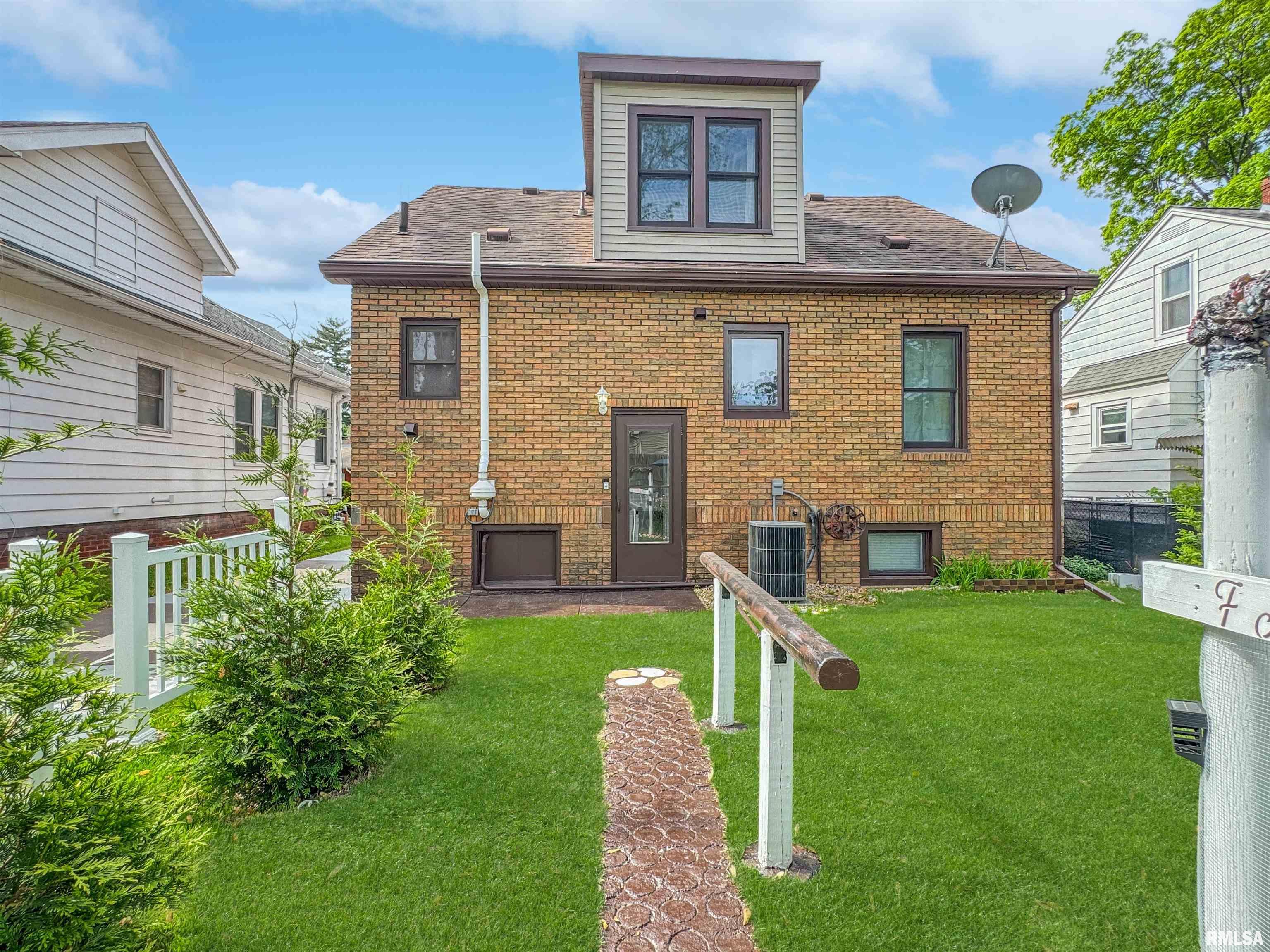 423 W Hudson Street, Peoria, Illinois image 37