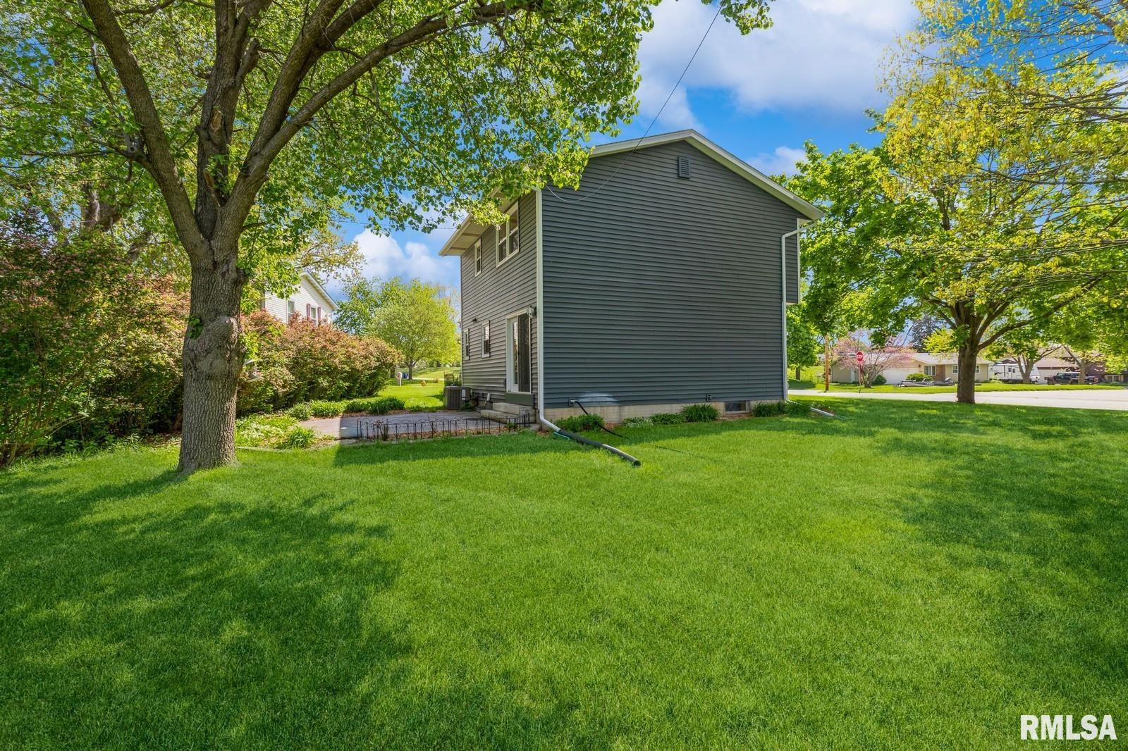 1960 Tam-o-shanter Drive, Bettendorf, Iowa image 3