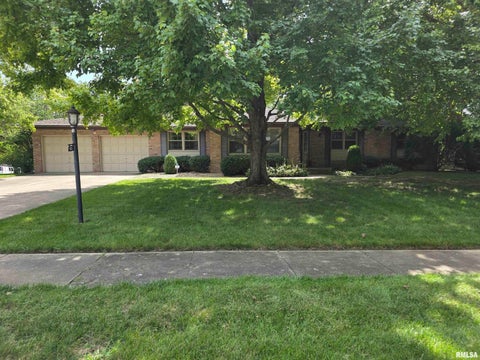 Homes For Sale - 921 Birchwood Drive<br/> Washington, IL 61571
