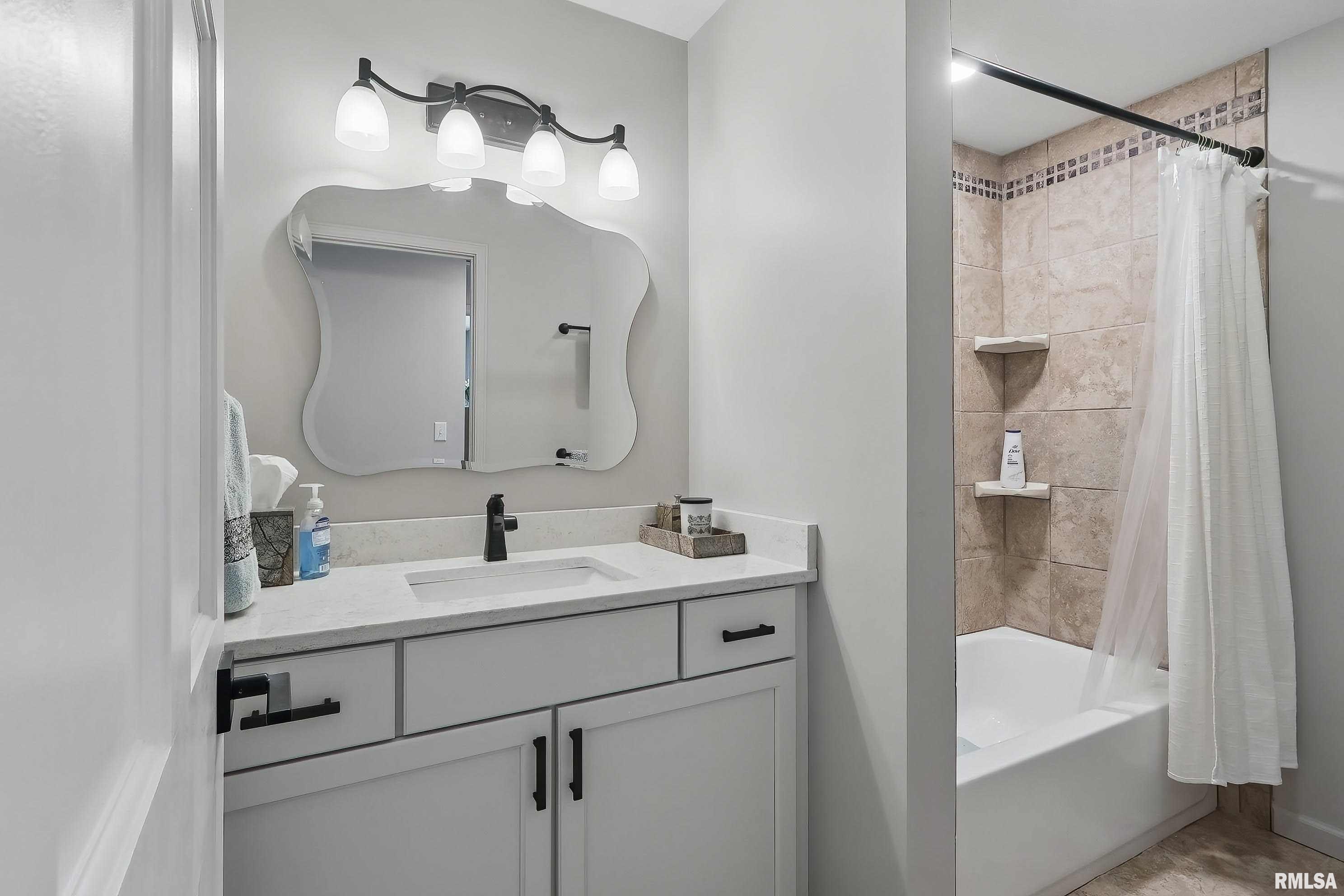 4105 Apple Valley Drive, Bettendorf, Iowa image 37
