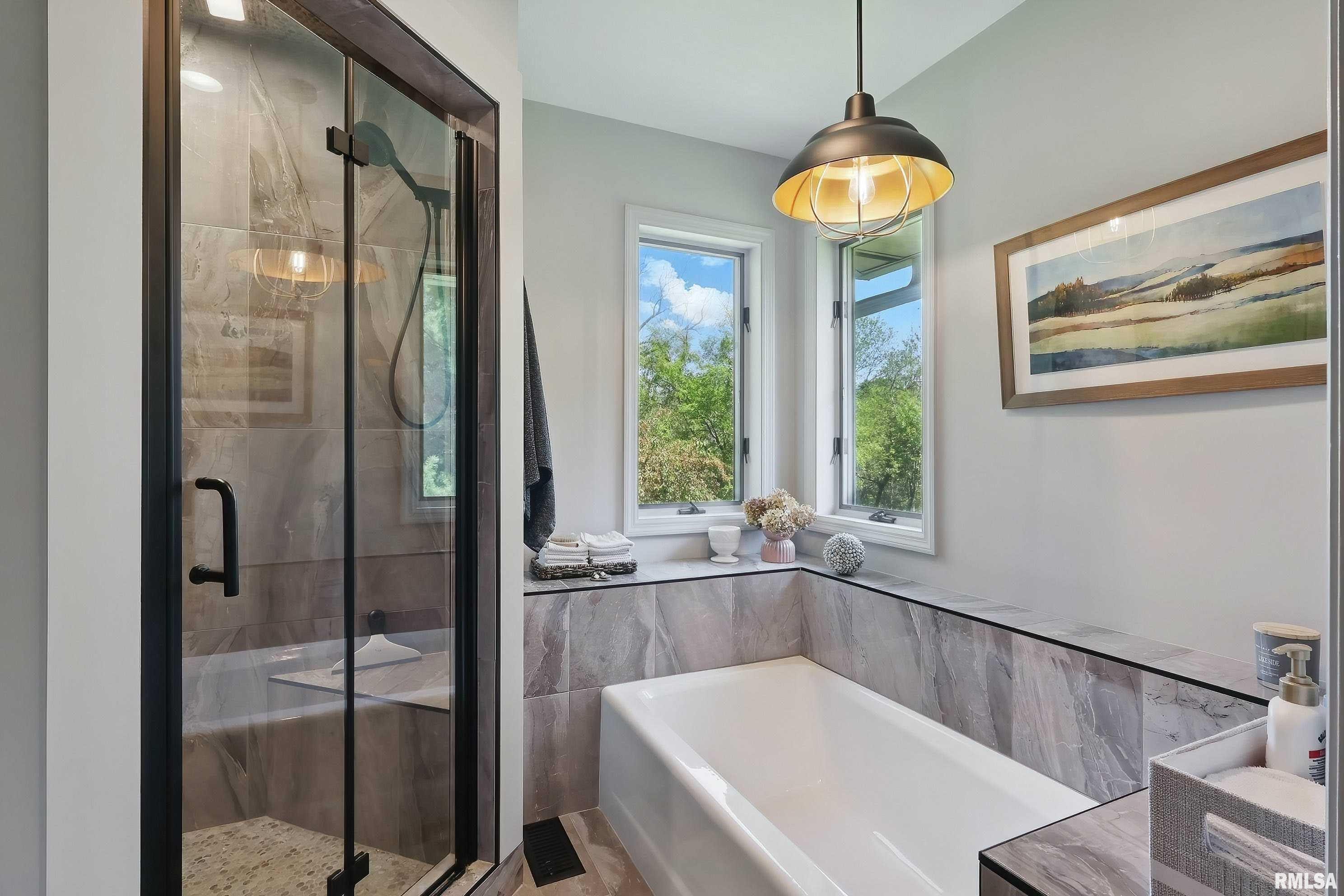 4105 Apple Valley Drive, Bettendorf, Iowa image 30