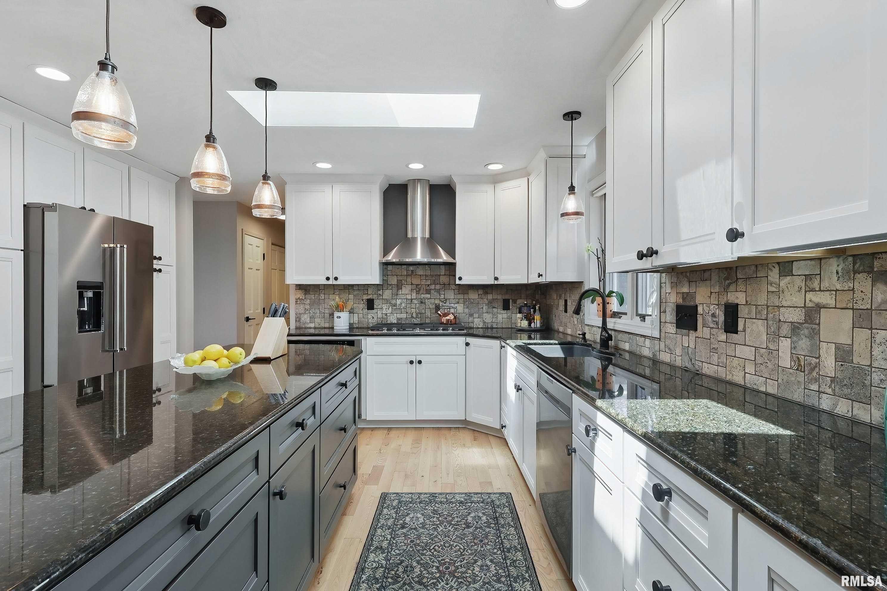 4105 Apple Valley Drive, Bettendorf, Iowa image 17