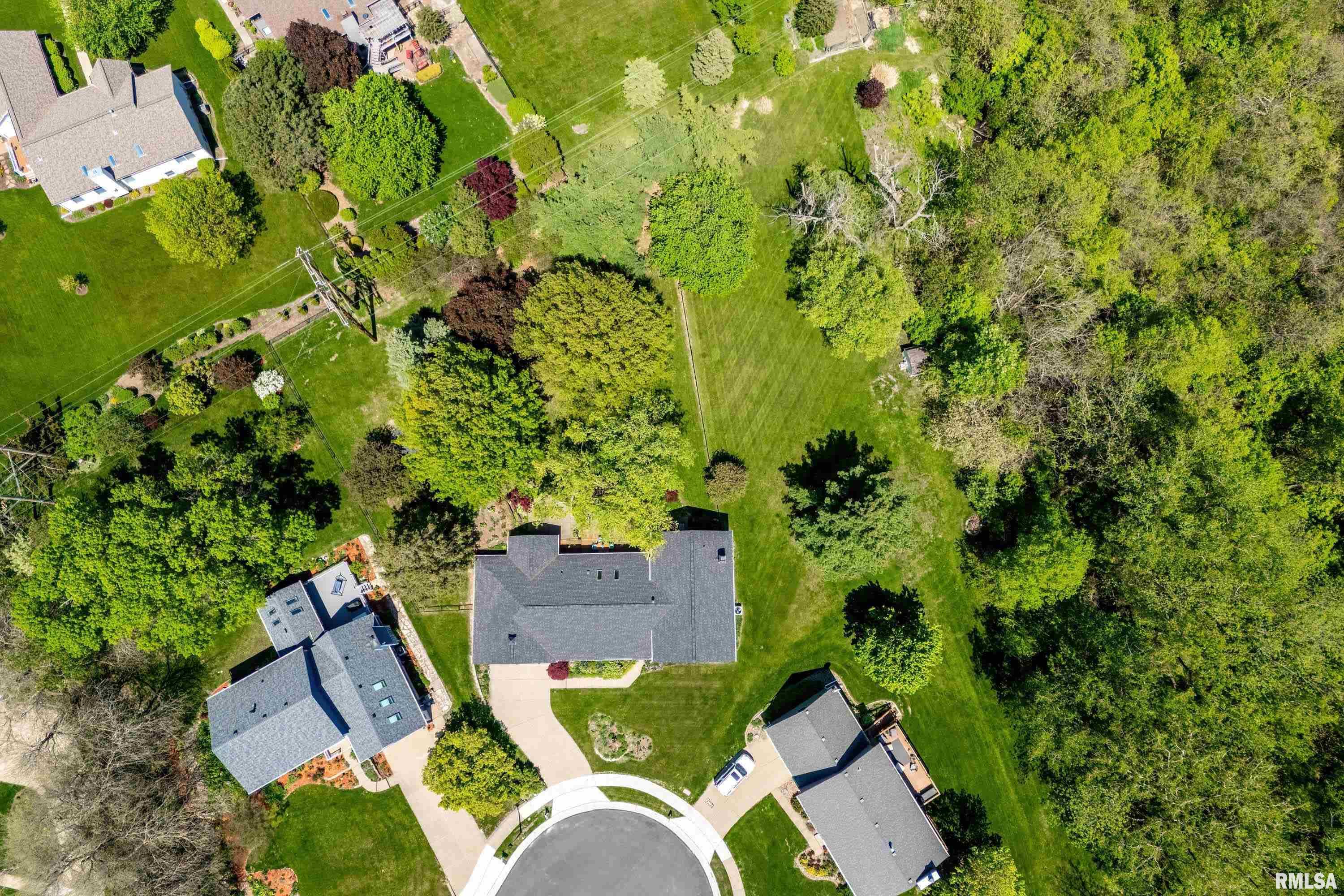 4105 Apple Valley Drive, Bettendorf, Iowa image 3