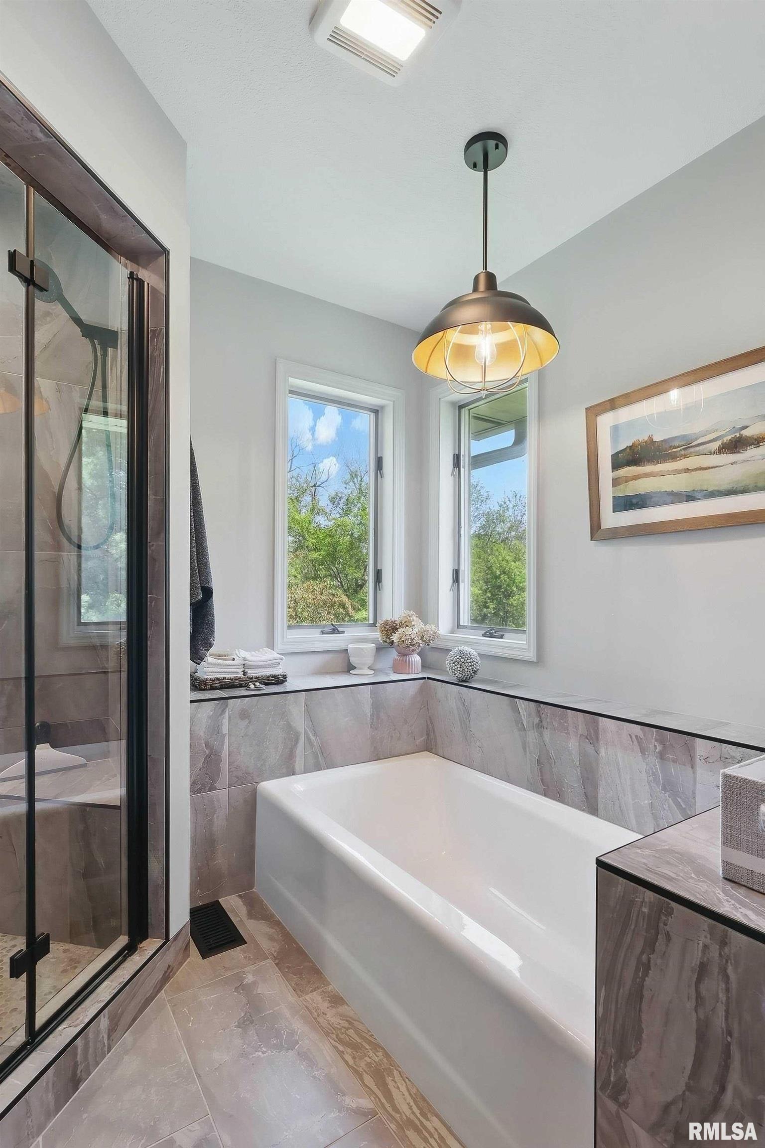 4105 Apple Valley Drive, Bettendorf, Iowa image 31