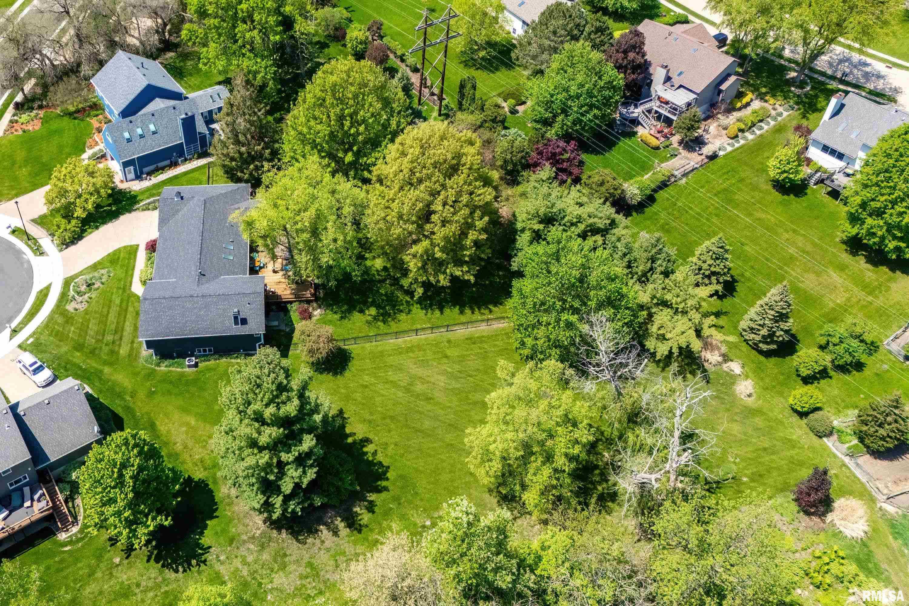4105 Apple Valley Drive, Bettendorf, Iowa image 5