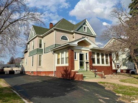 Homes For Sale - 933 W Main Street<br/> Galesburg, IL 61401