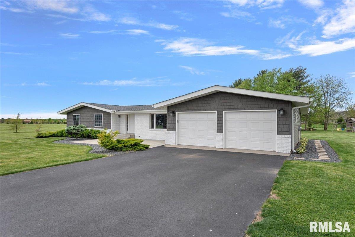 2493 Lenhart Road, New Berlin, Illinois image 3