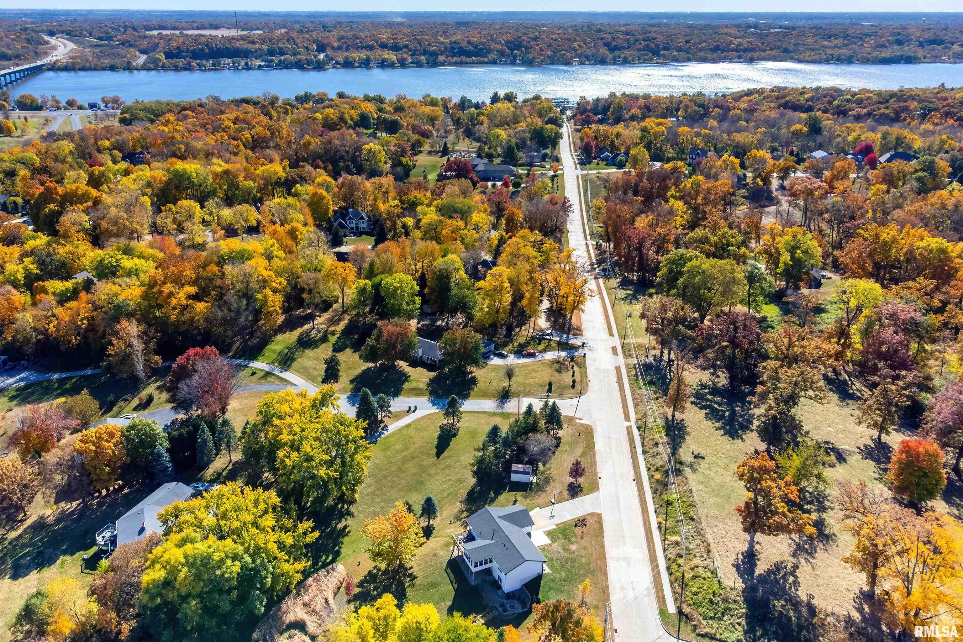 656 Sycamore Drive, Le Claire, Iowa image 7